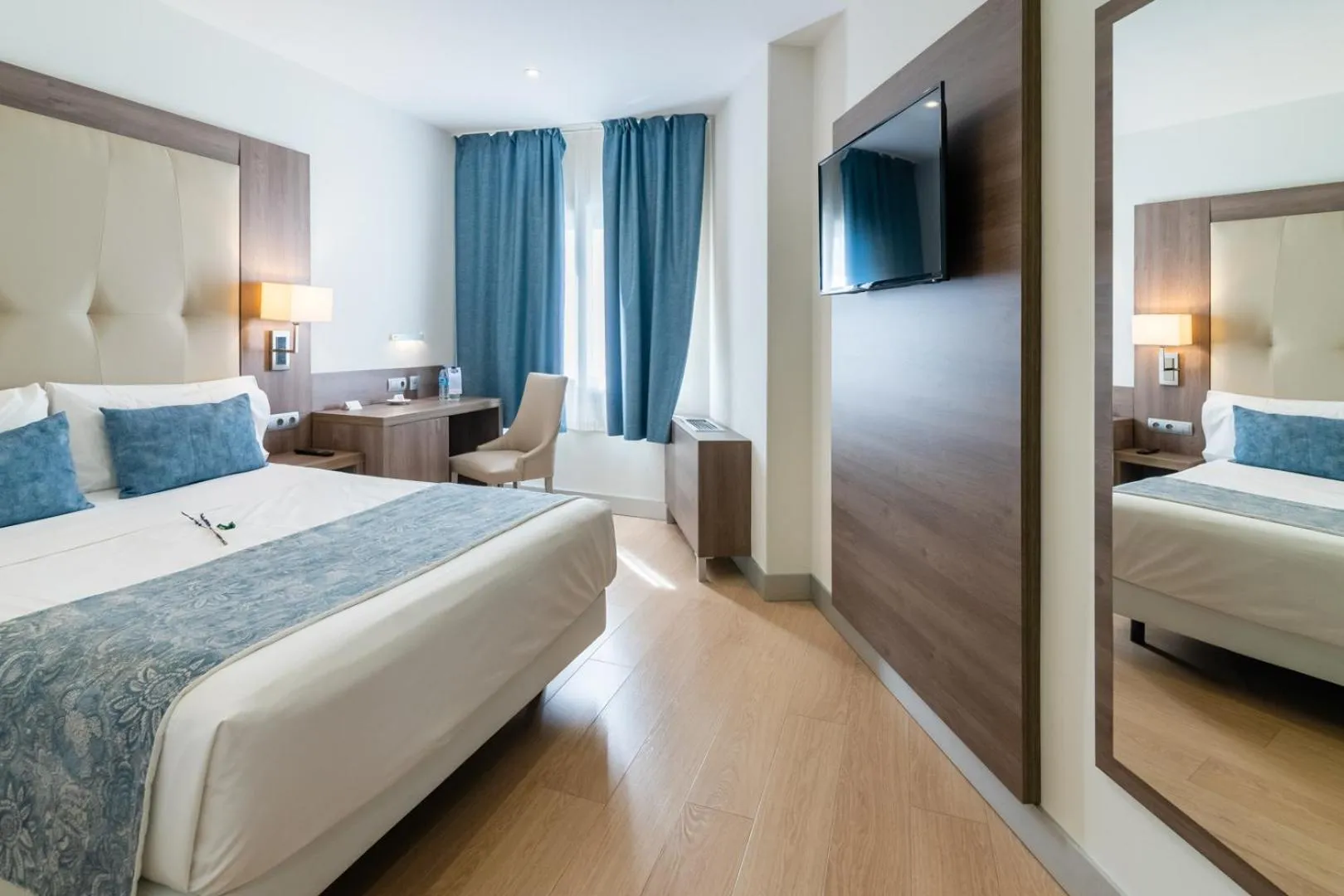 Photo of the whole room, Bed in Hotel Selu