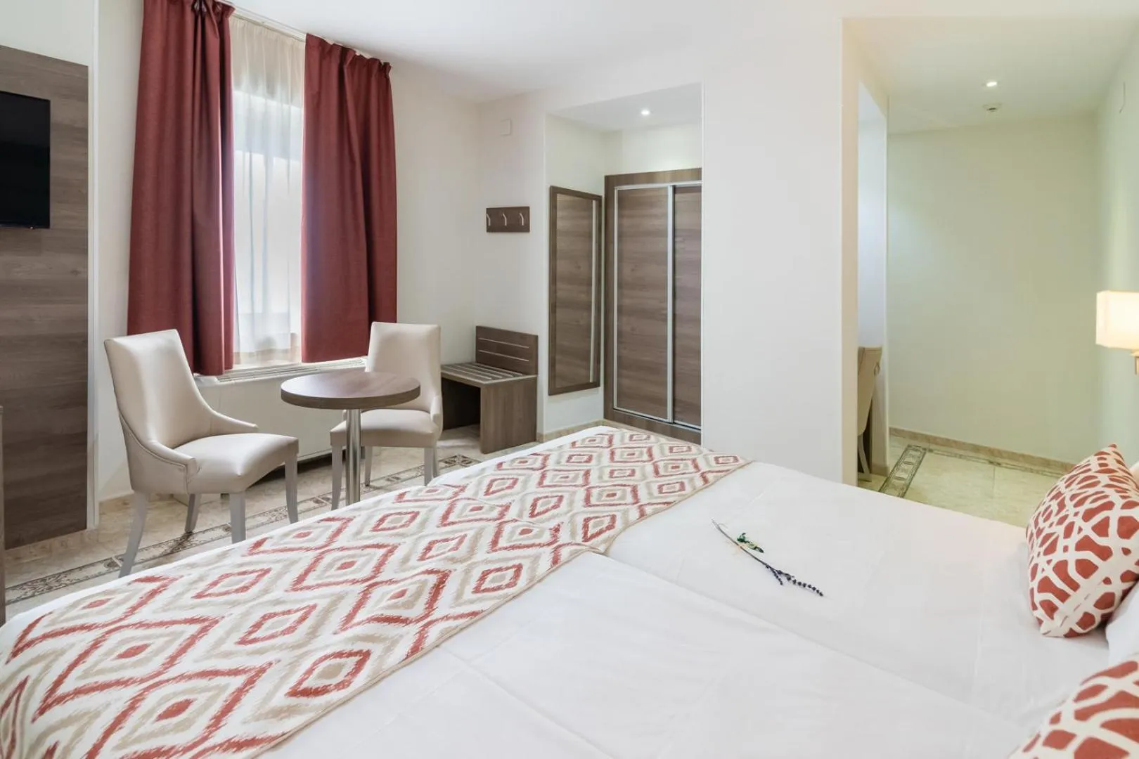 Photo of the whole room, Bed in Hotel Selu