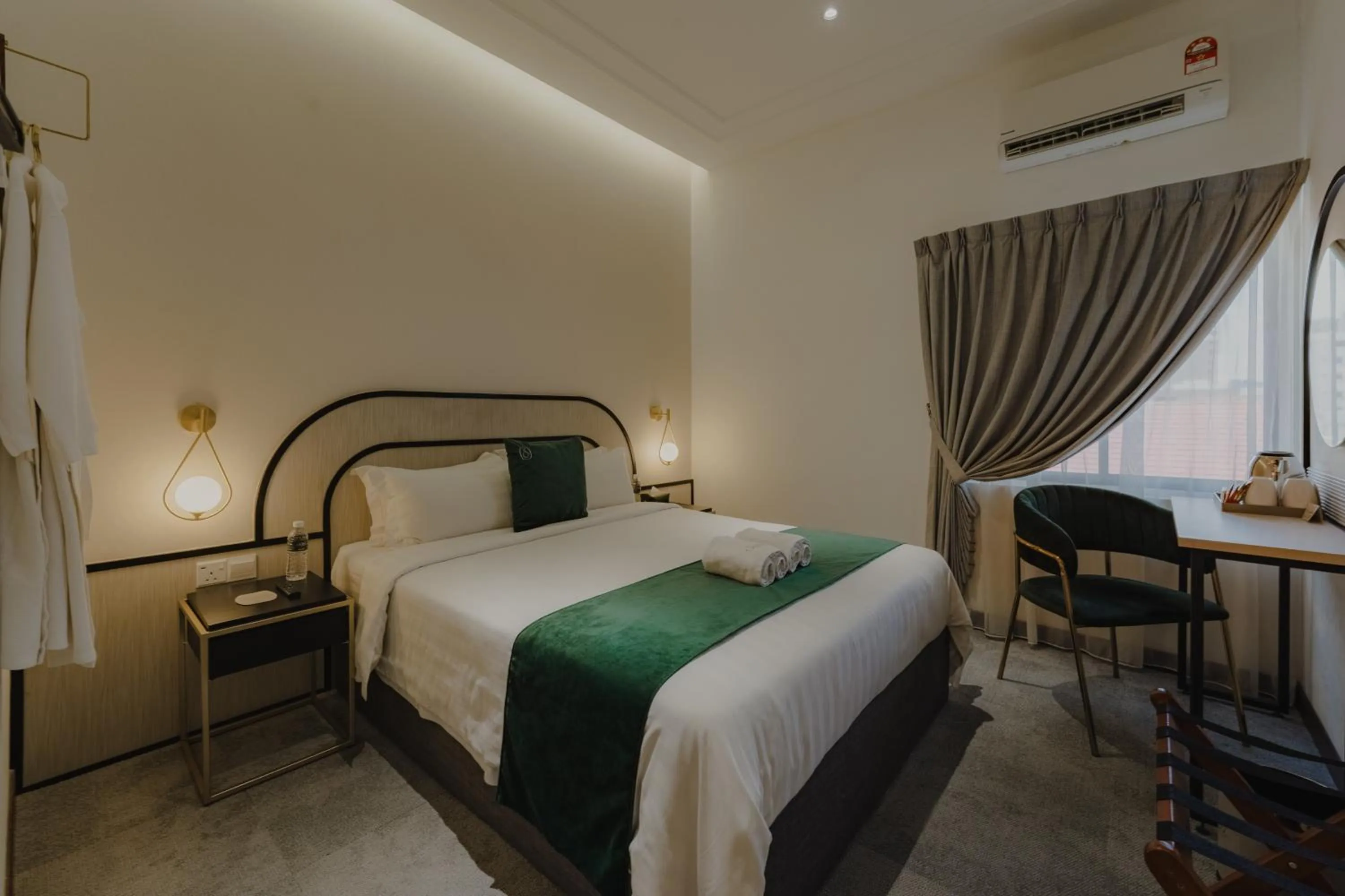 Double Room with Shared Bathroom in Signel Poshtel, the Rare Gem of North Borneo