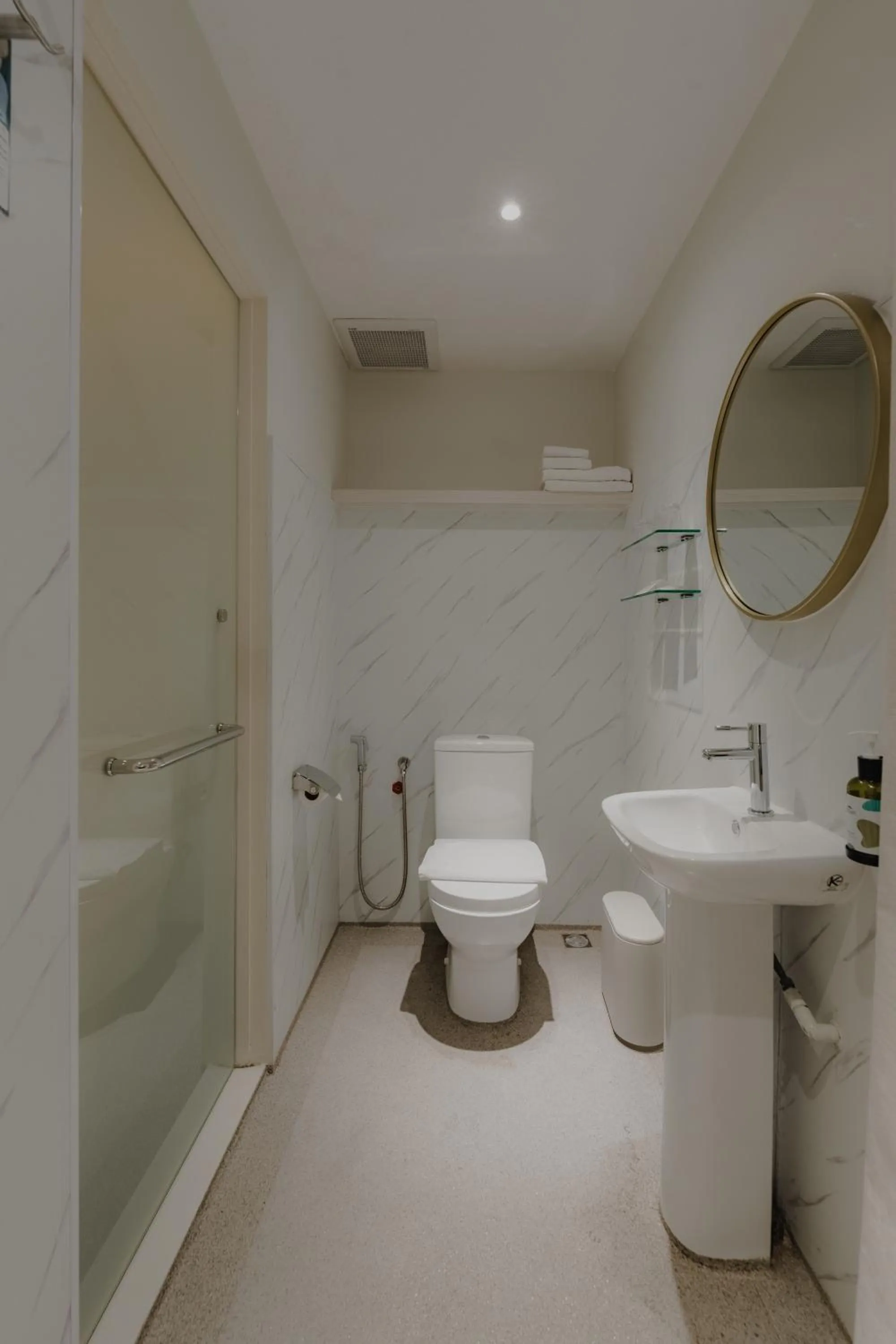 Classic Twin Room (No Window) in Signel Poshtel, the Rare Gem of North Borneo