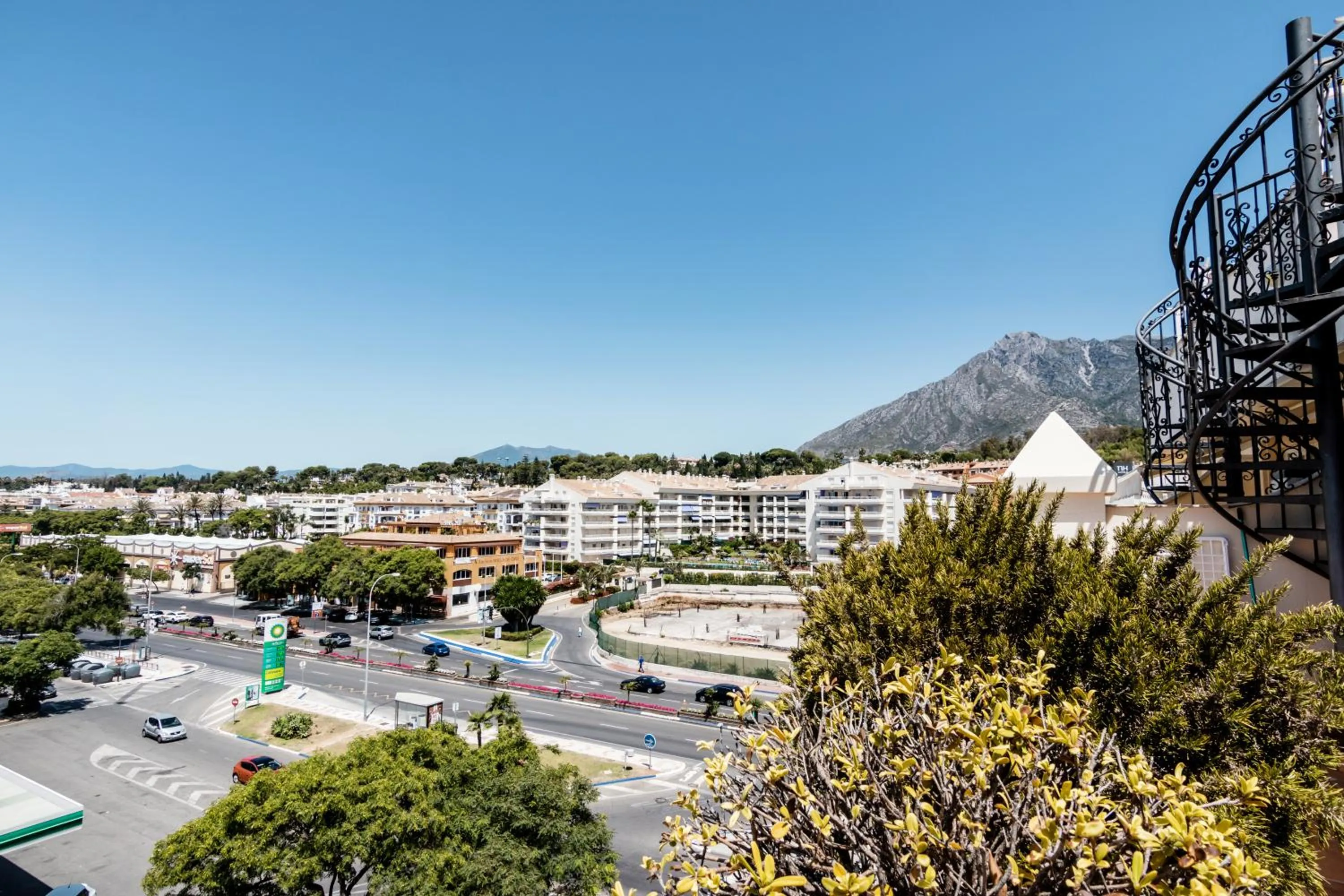 City view in Guadalpin Suites