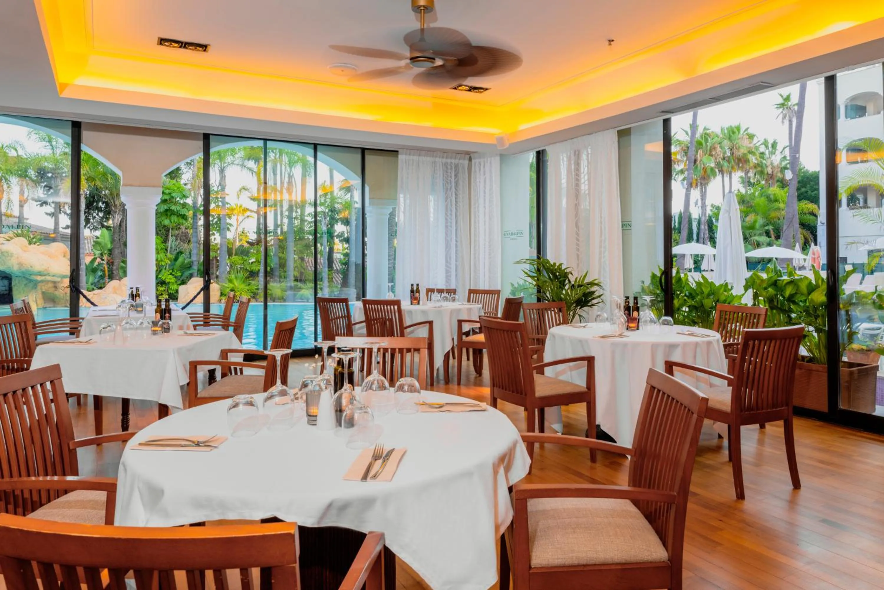 Restaurant/places to eat in Guadalpin Suites