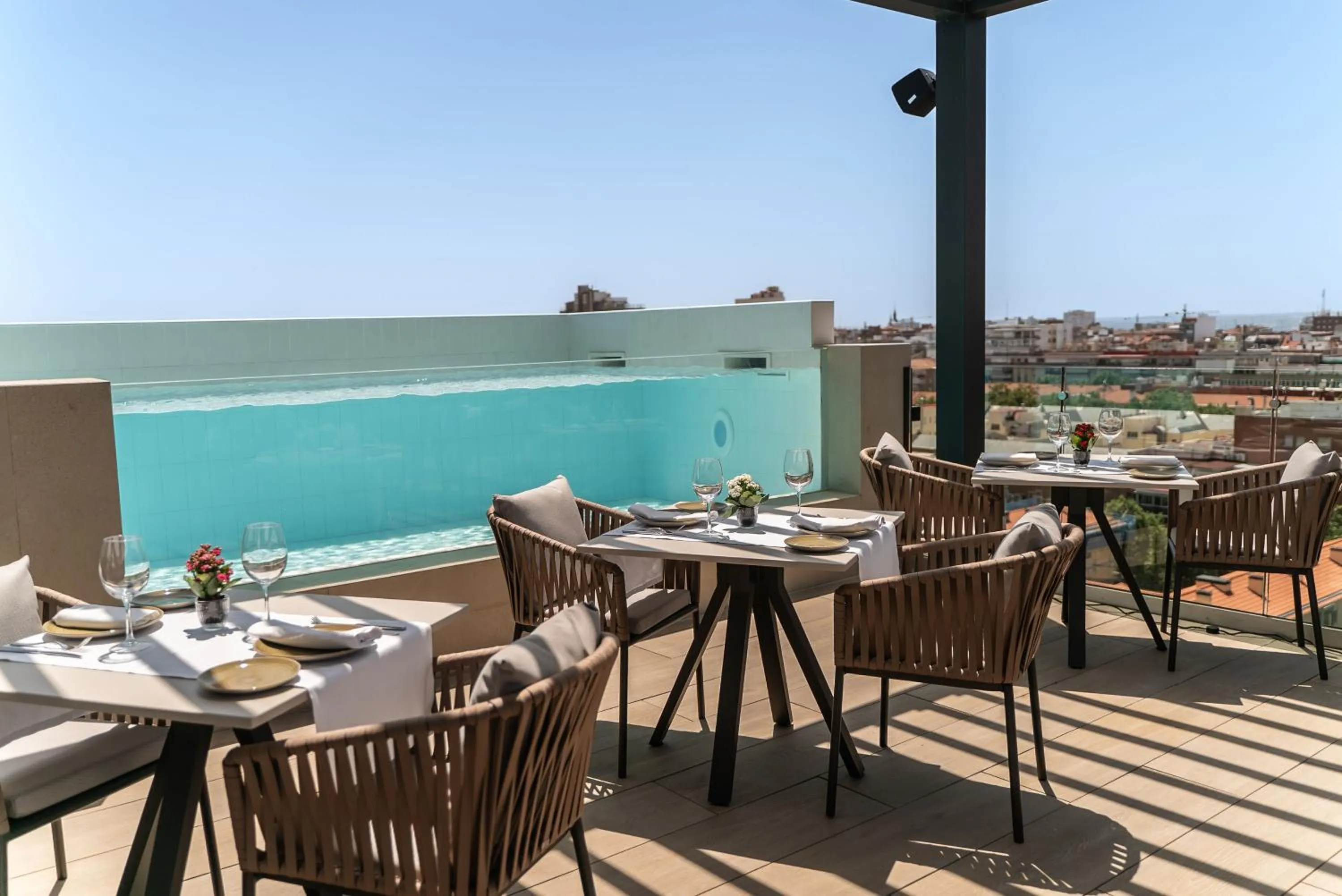 Swimming pool in H10 Tribeca