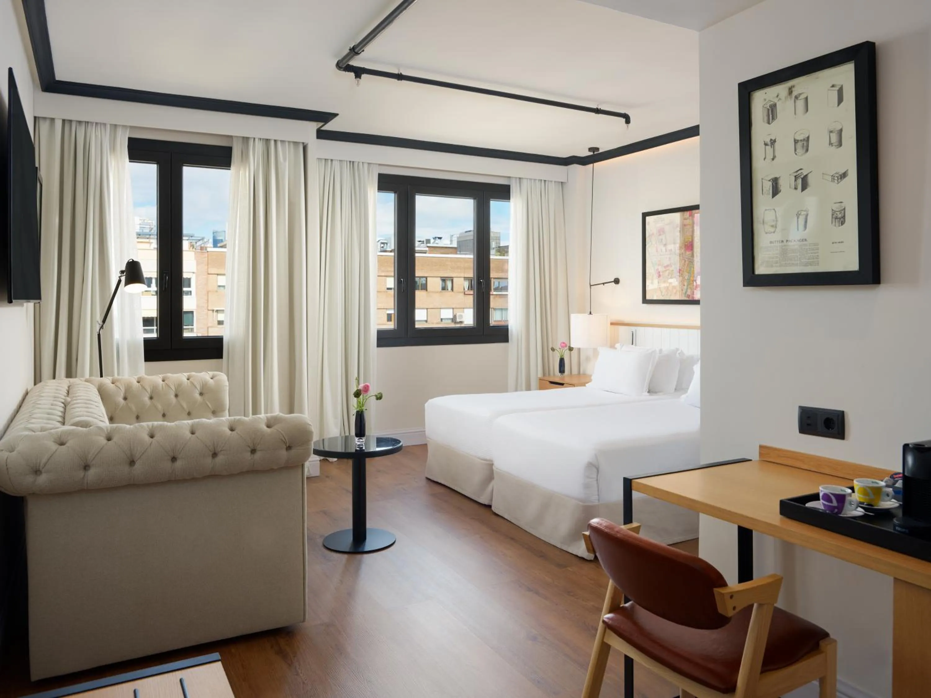 Photo of the whole room, Bed in H10 Tribeca