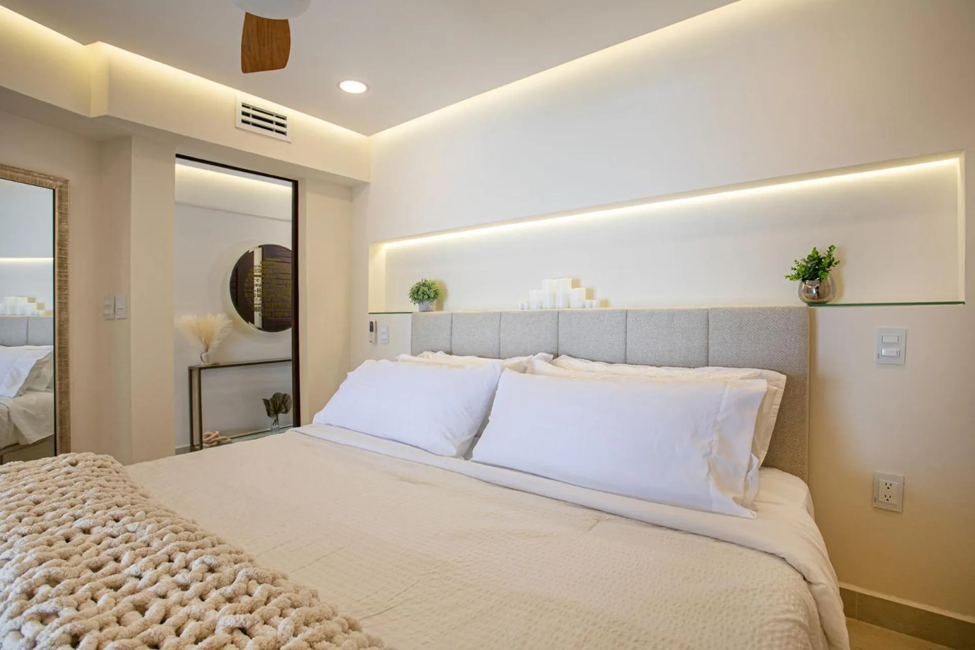 Bed in Sunscape Residence Tower