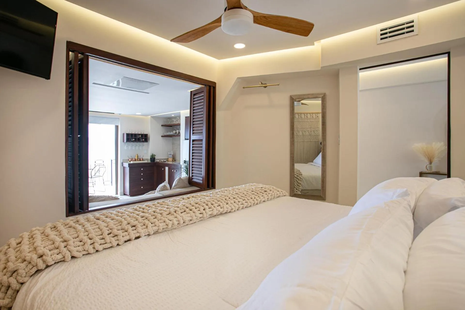 Bed in Sunscape Residence Tower