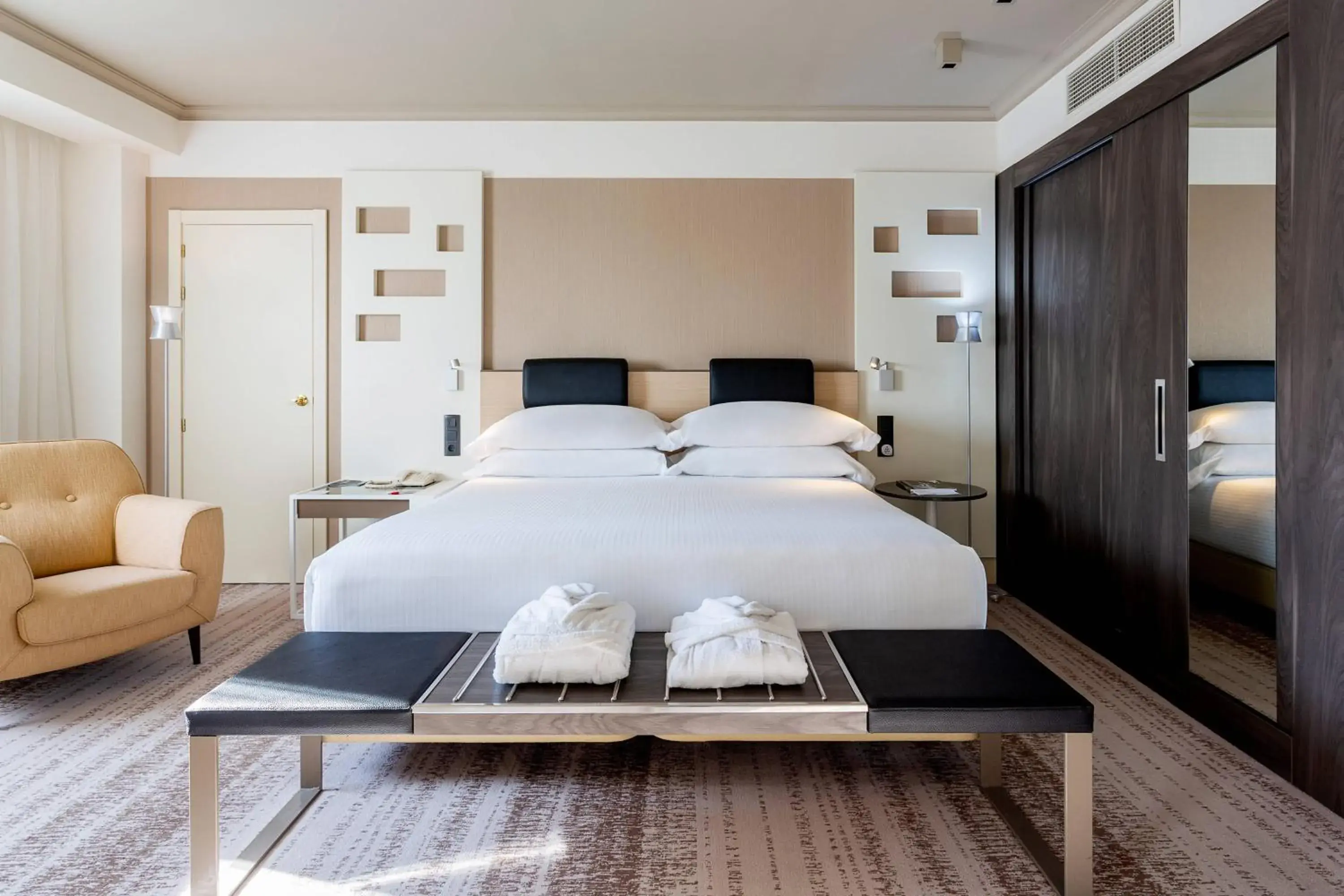 Executive King Suite with Lounge Access - single occupancy in Madrid Marriott Auditorium Hotel & Conference Center Executive King Suite with Lounge Access - single occupancy in Madrid Marriott Auditorium Hotel & Conference Center