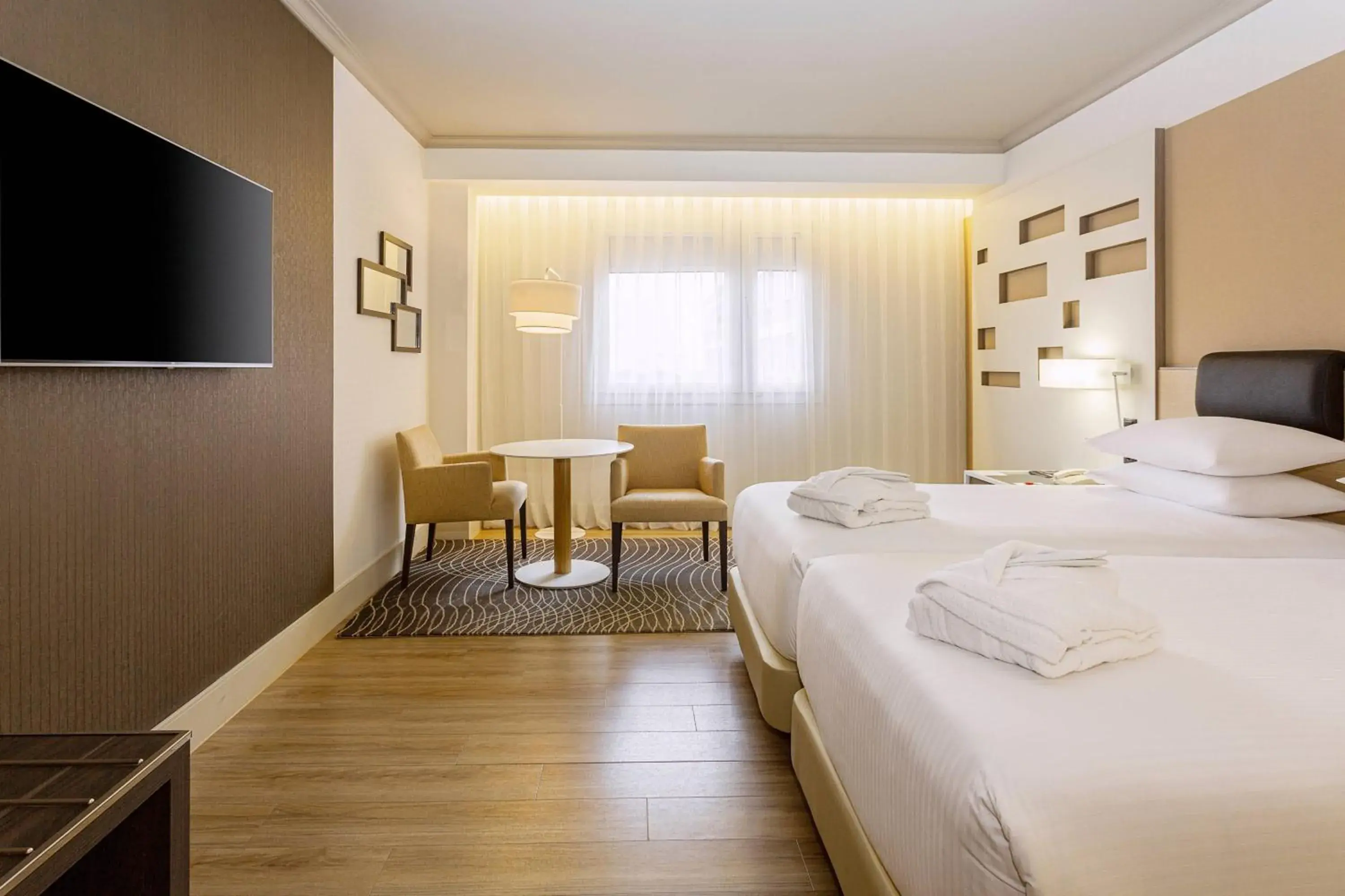Executive Twin Room with Lounge Access and Parking included - single occupancy in Madrid Marriott Auditorium Hotel & Conference Center Executive Twin Room with Lounge Access and Parking included - single occupancy in Madrid Marriott Auditorium Hotel & Conference Center