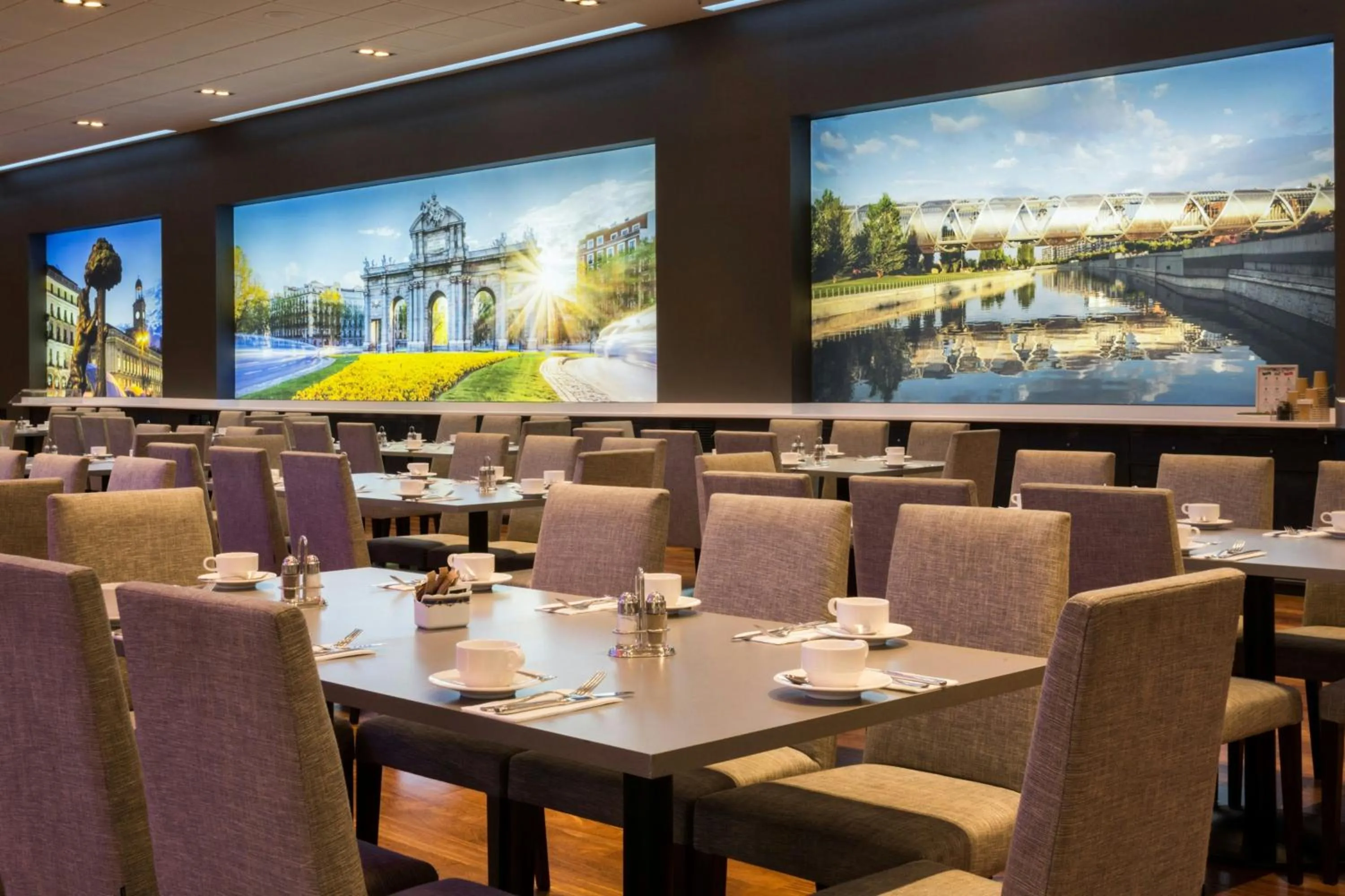 Restaurant/places to eat in Madrid Marriott Auditorium Hotel & Conference Center