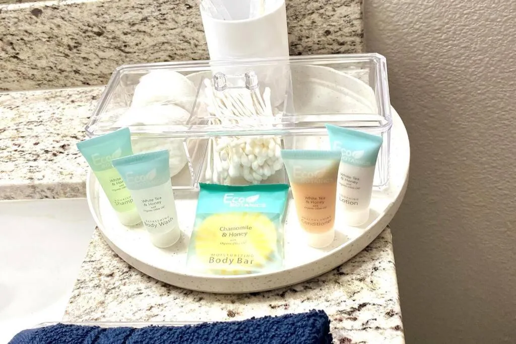 NEW! close to Downtown, Malls & Premium Outlets, with Balcony