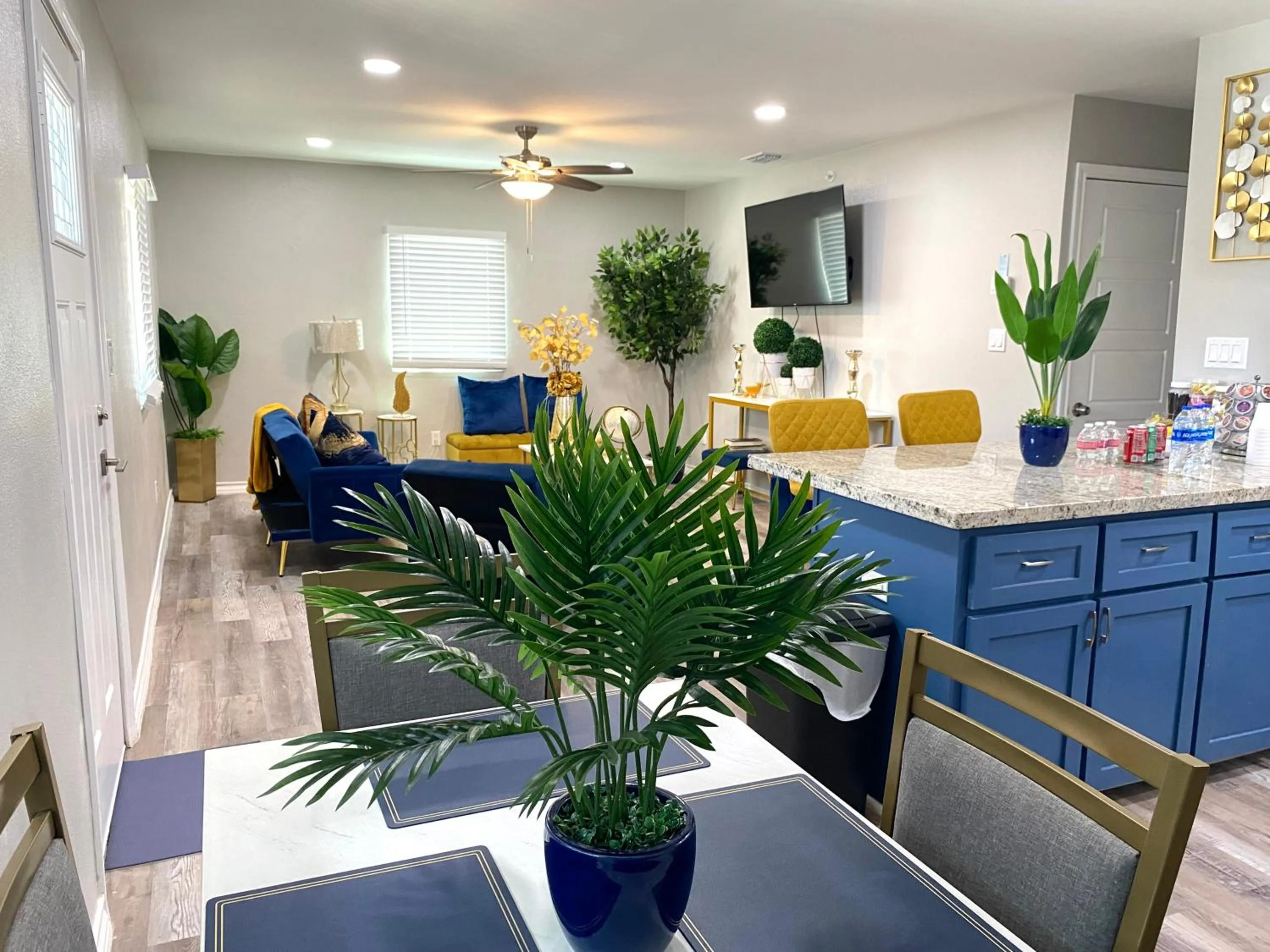 NEW! close to Downtown, Malls & Premium Outlets, with Balcony