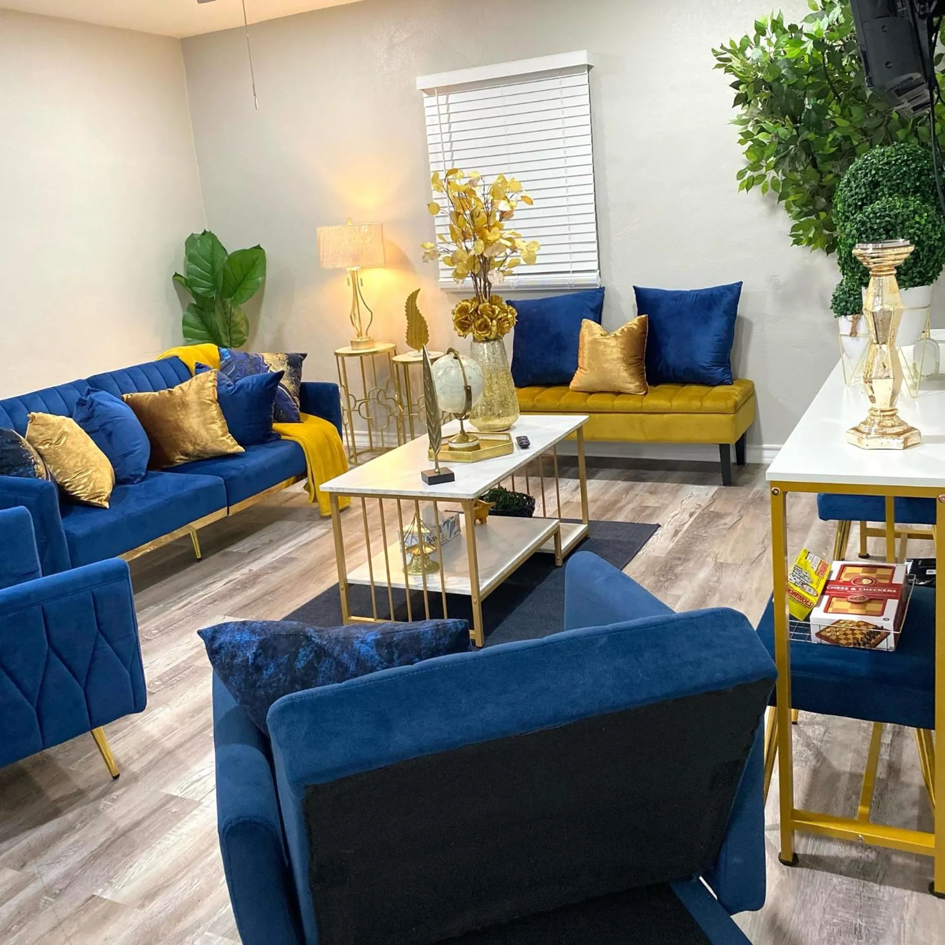 NEW! close to Downtown, Malls & Premium Outlets, with Balcony