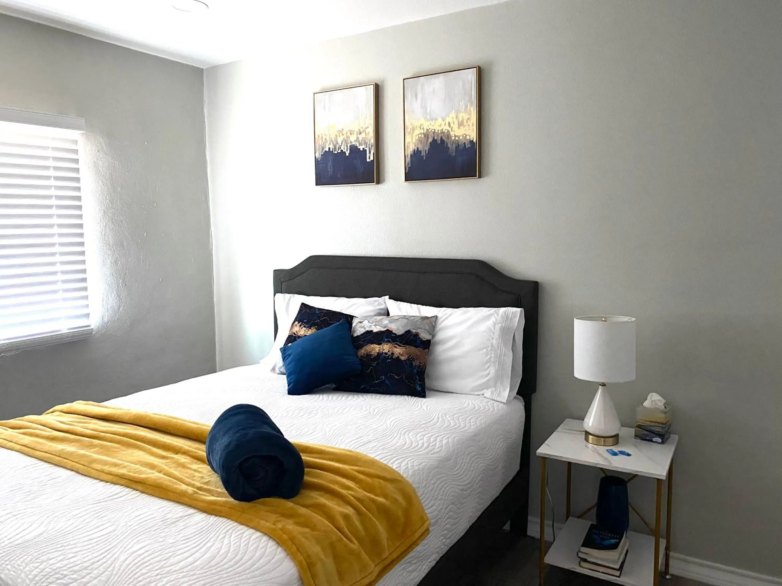 NEW! close to Downtown, Malls & Premium Outlets, with Balcony