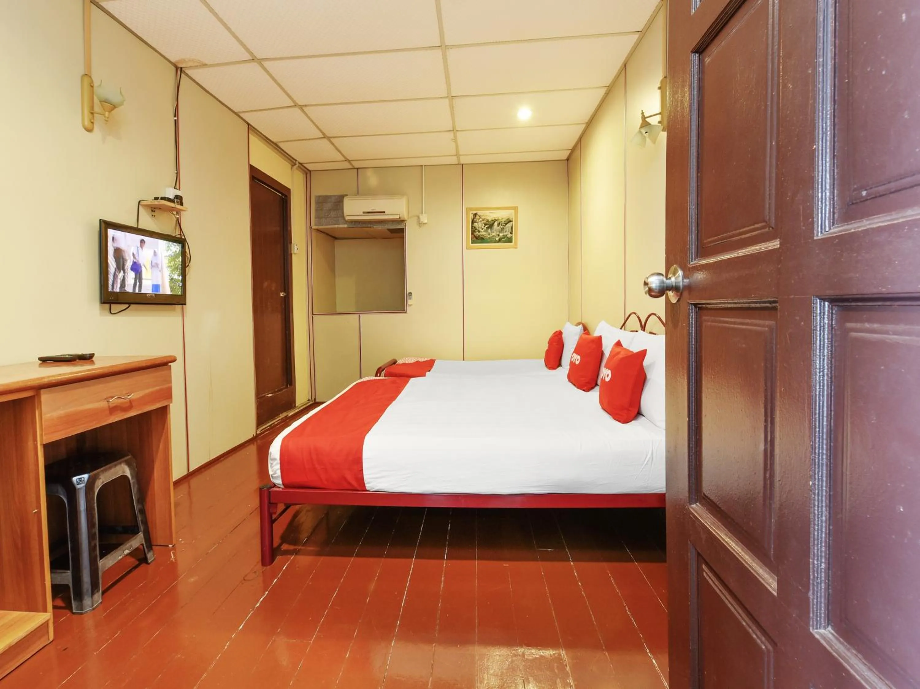 Bedroom, Bed in Hotel O Pulau Ketam Inn