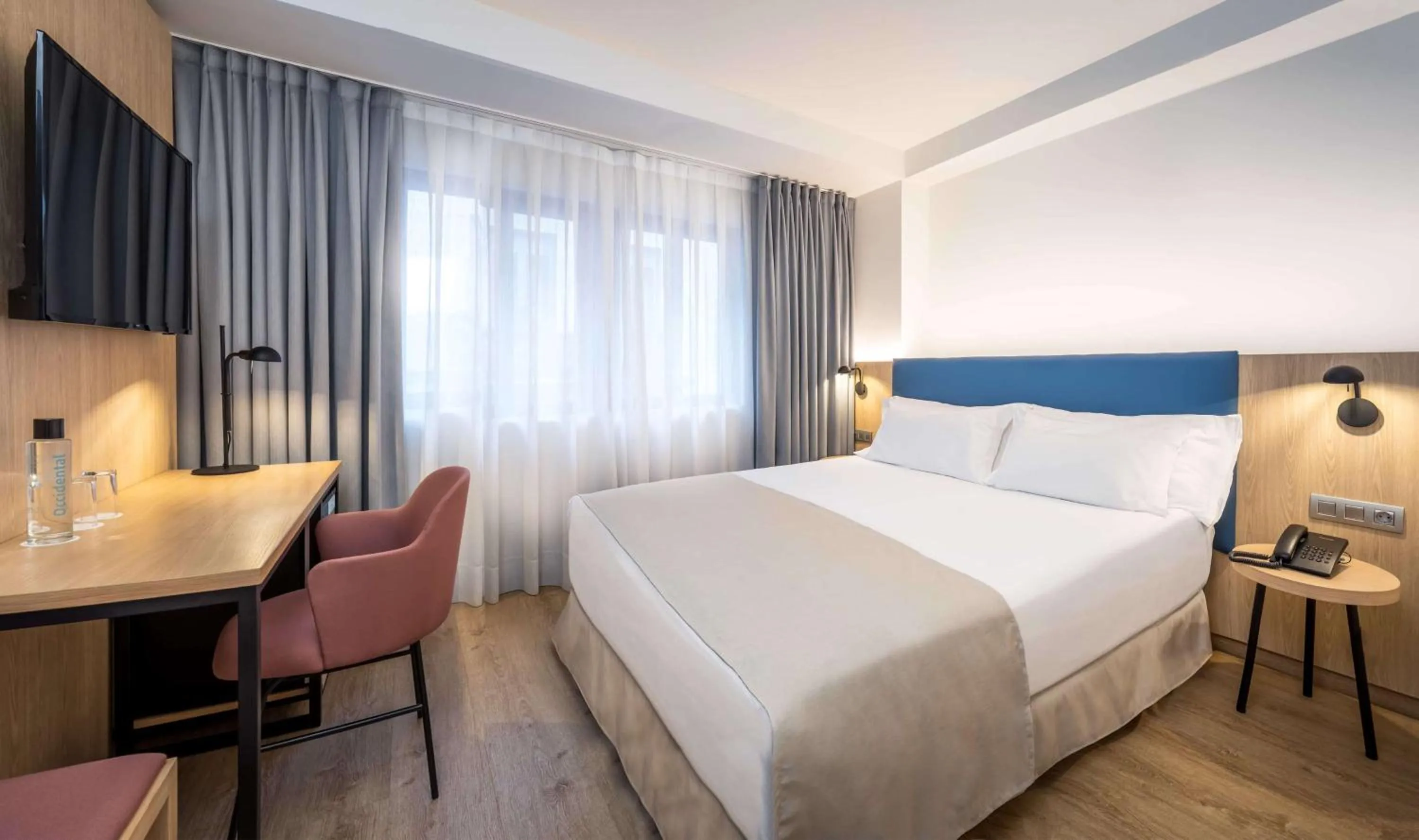 Bedroom, Bed in Occidental Alicante