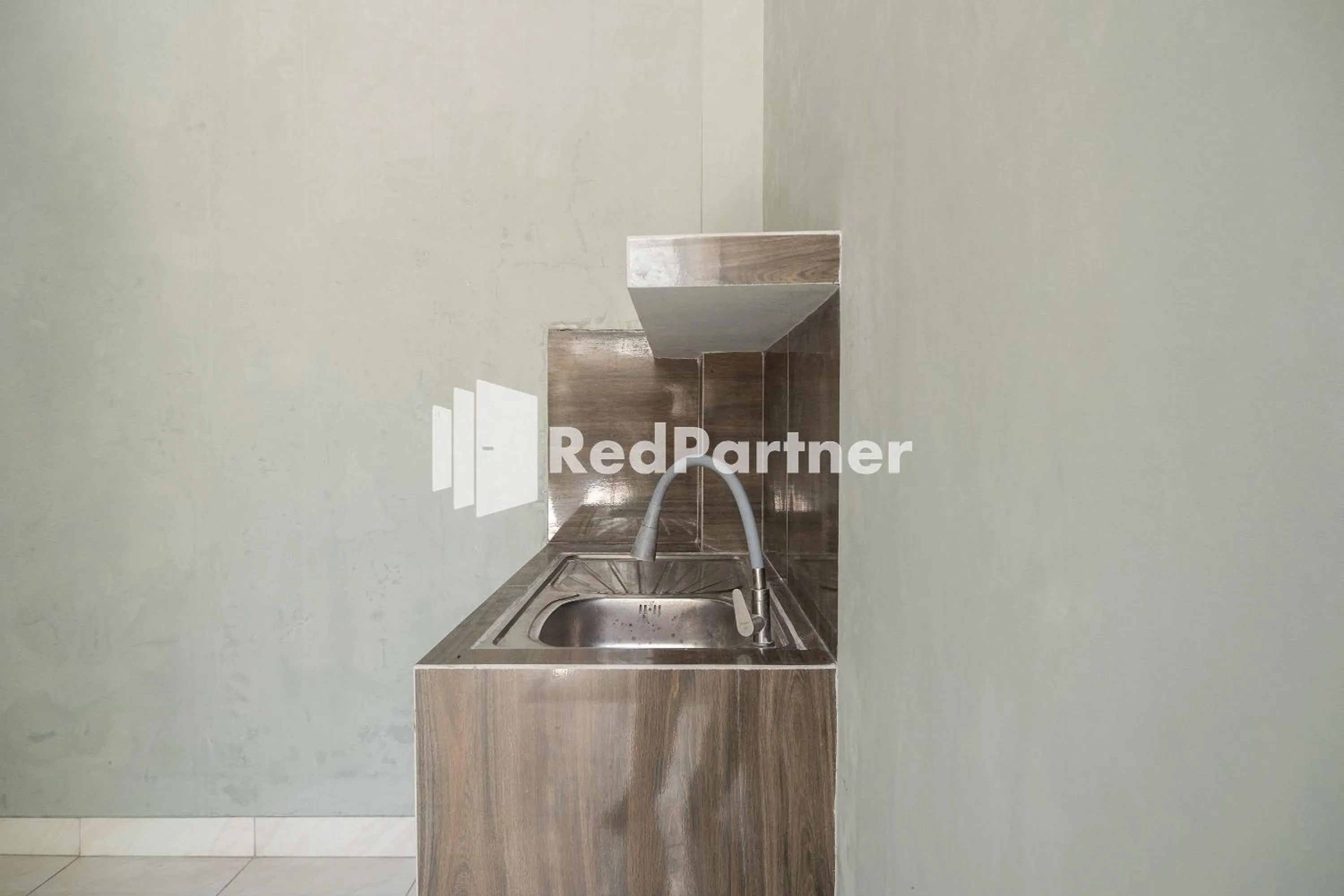 Kitchen or kitchenette in Athena House Syariah Near The Park Mall Solo Baru Mitra RedDoorz