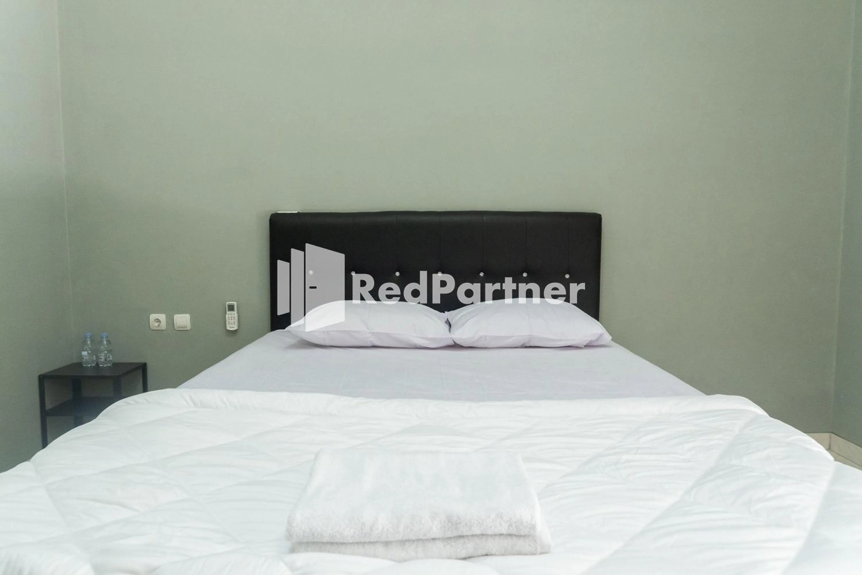 Bedroom, Bed in Athena House Syariah Near The Park Mall Solo Baru Mitra RedDoorz