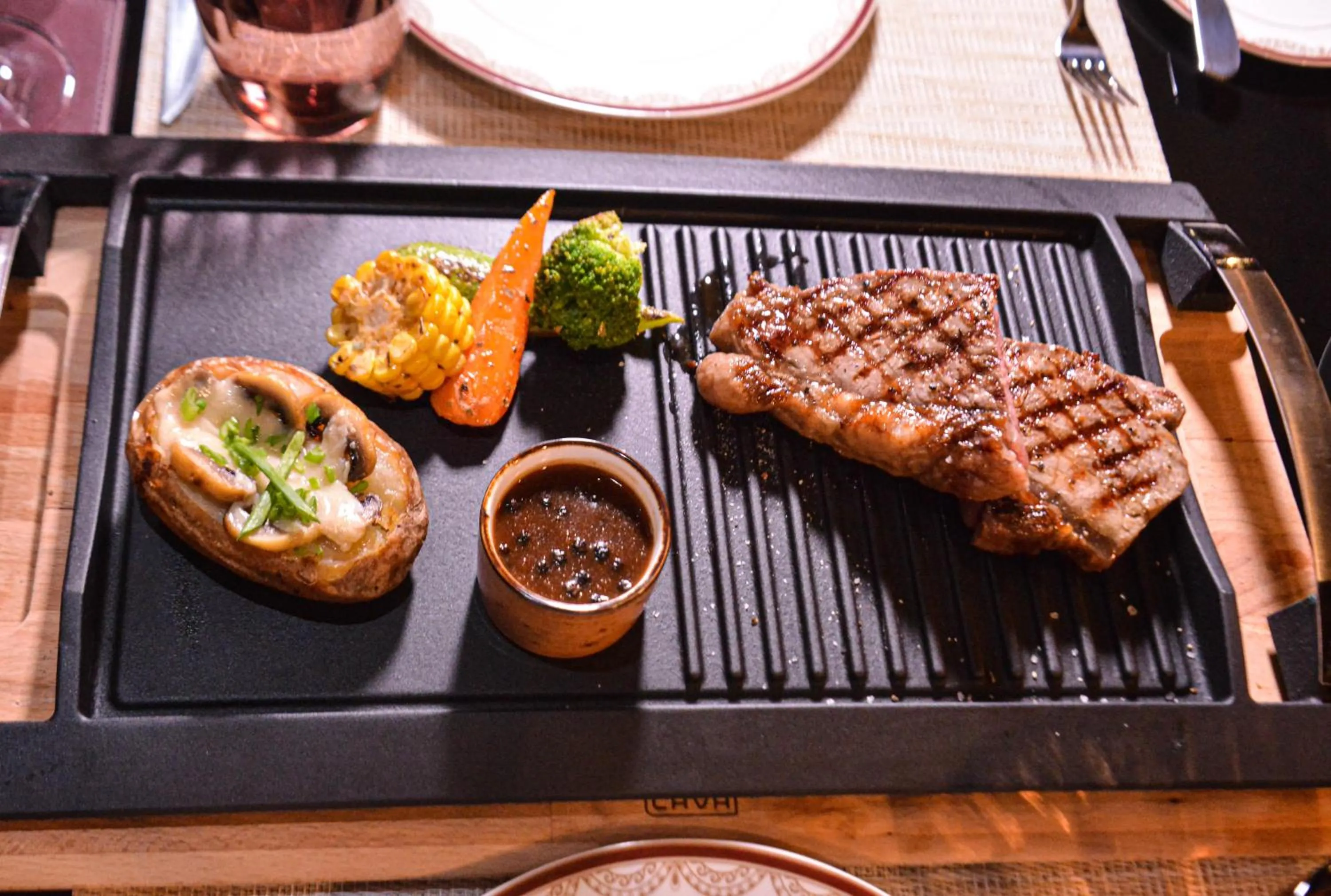 Restaurant/places to eat in Century Marina Hotel - Lusail