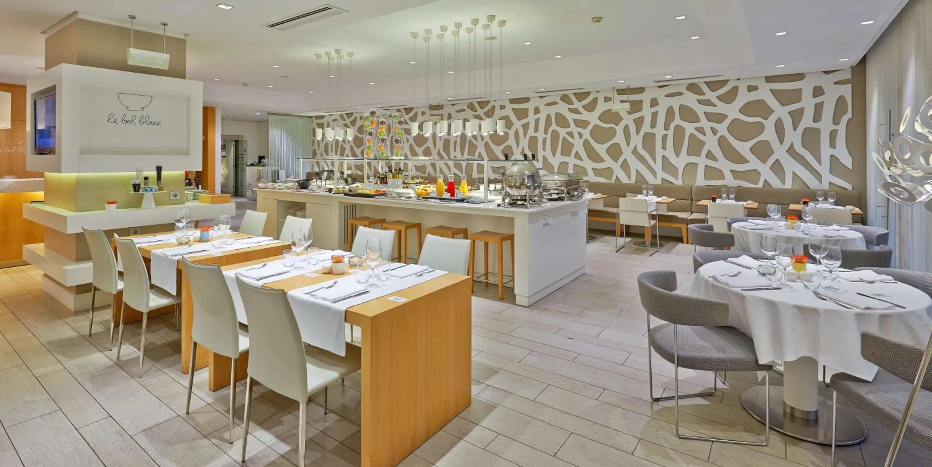 Restaurant/places to eat in NH Collection Villa de Bilbao