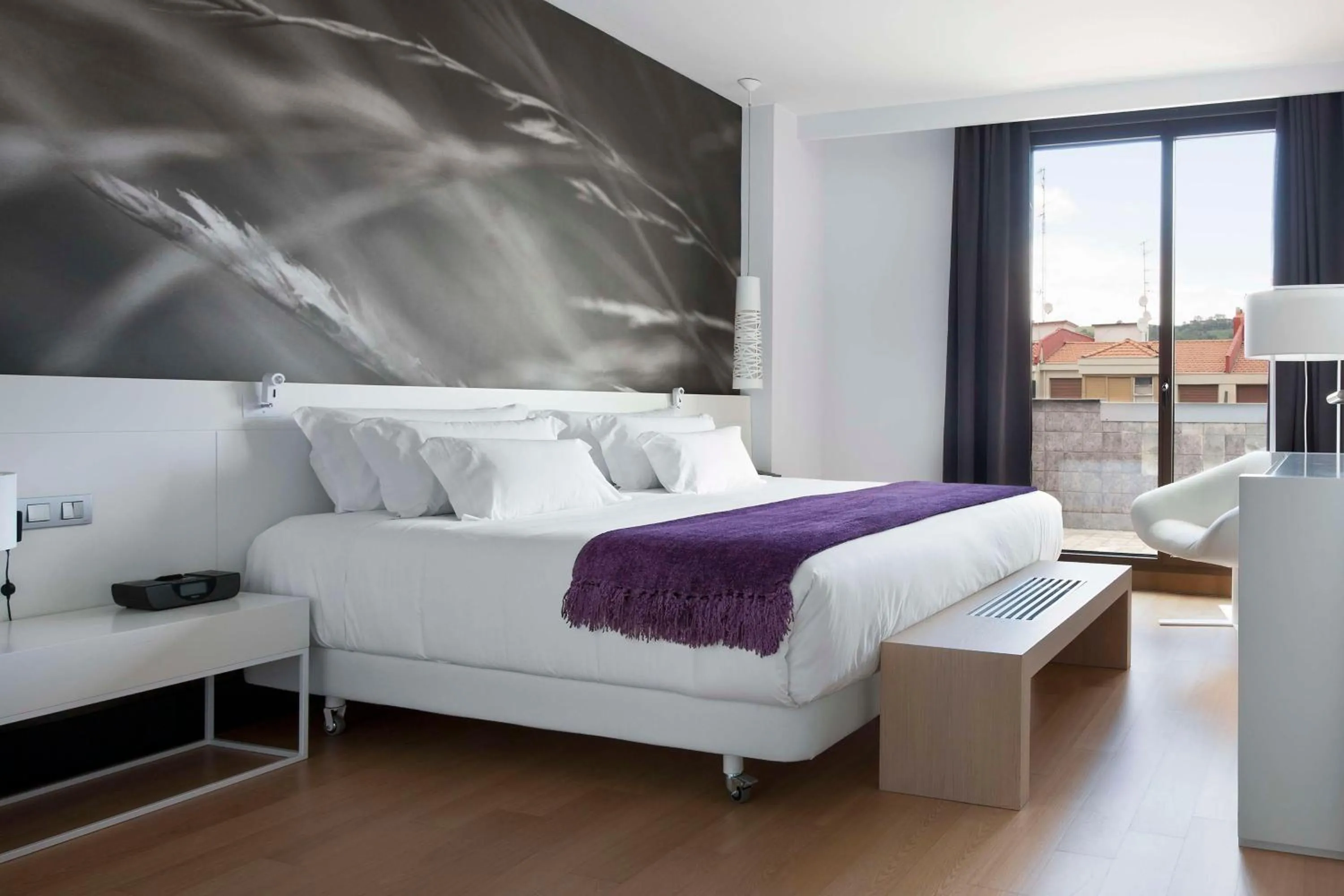 Photo of the whole room, Bed in NH Collection Villa de Bilbao