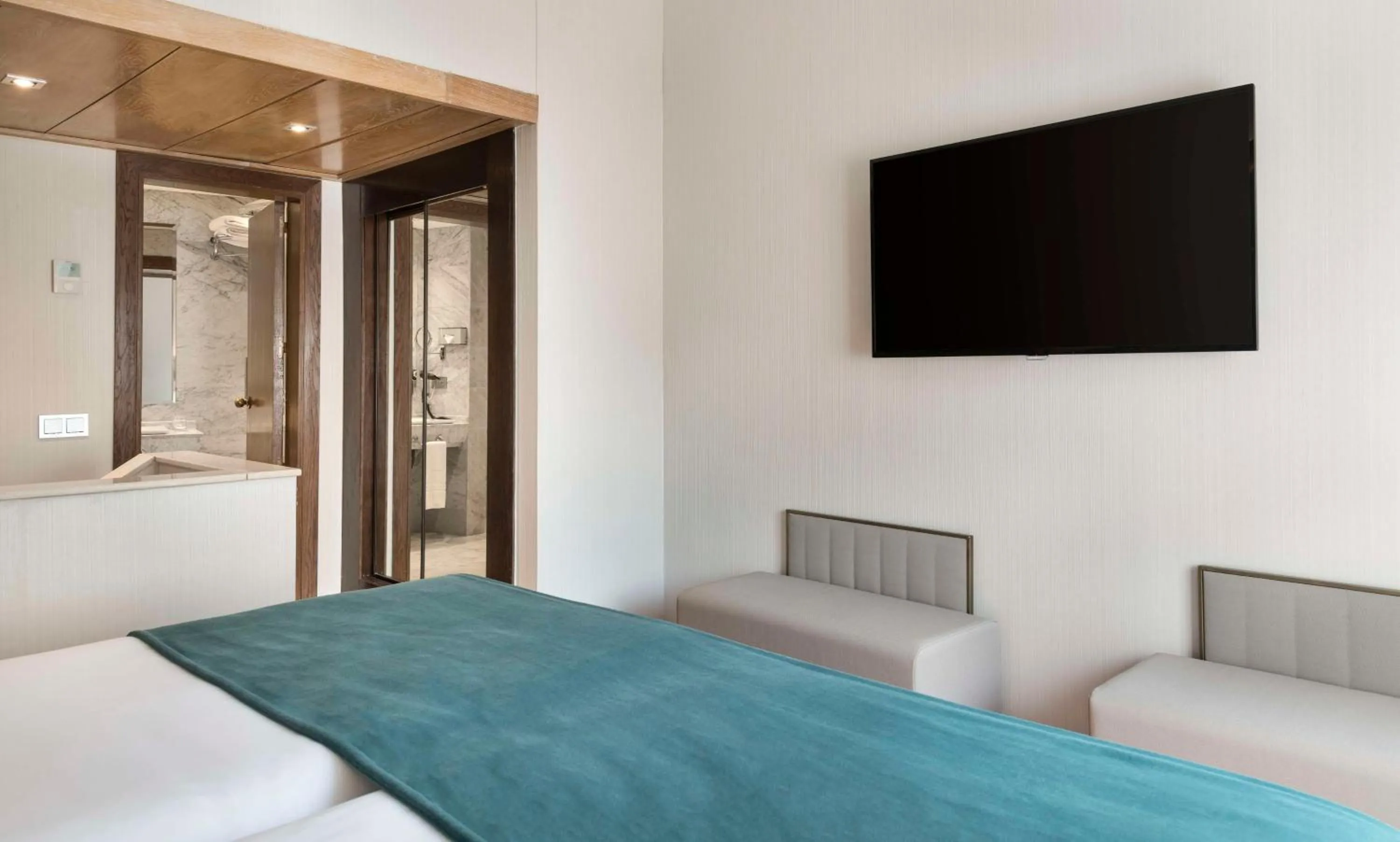 Bedroom, Bed in NH Collection Salamanca Palacio de Castellanos