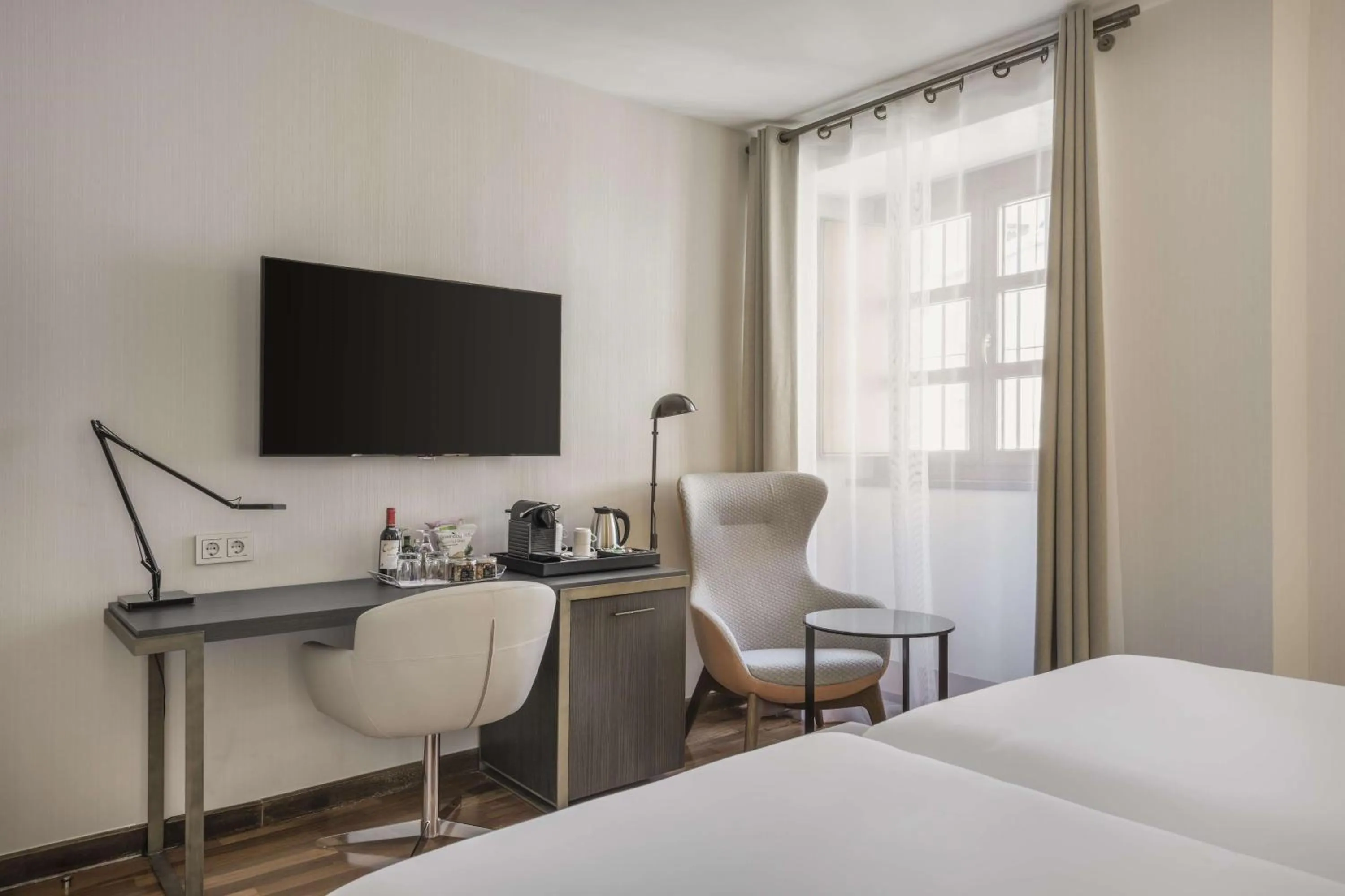 Bedroom, Bed in NH Collection Salamanca Palacio de Castellanos