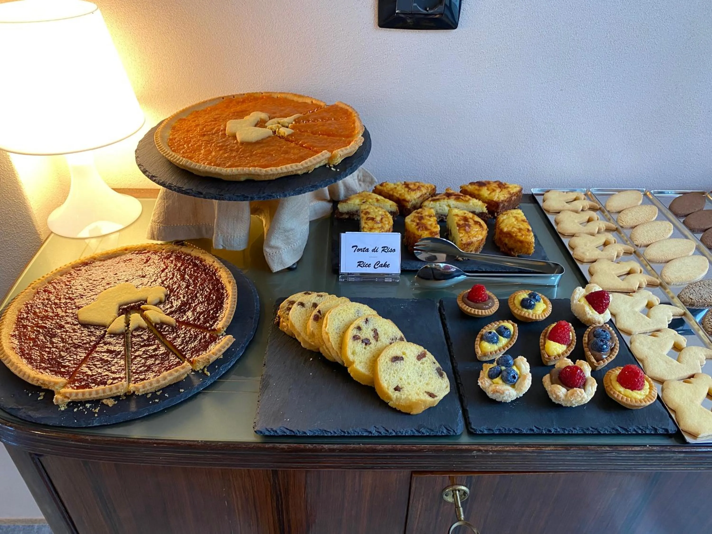 Food and drinks in Cascina Mora Bassa