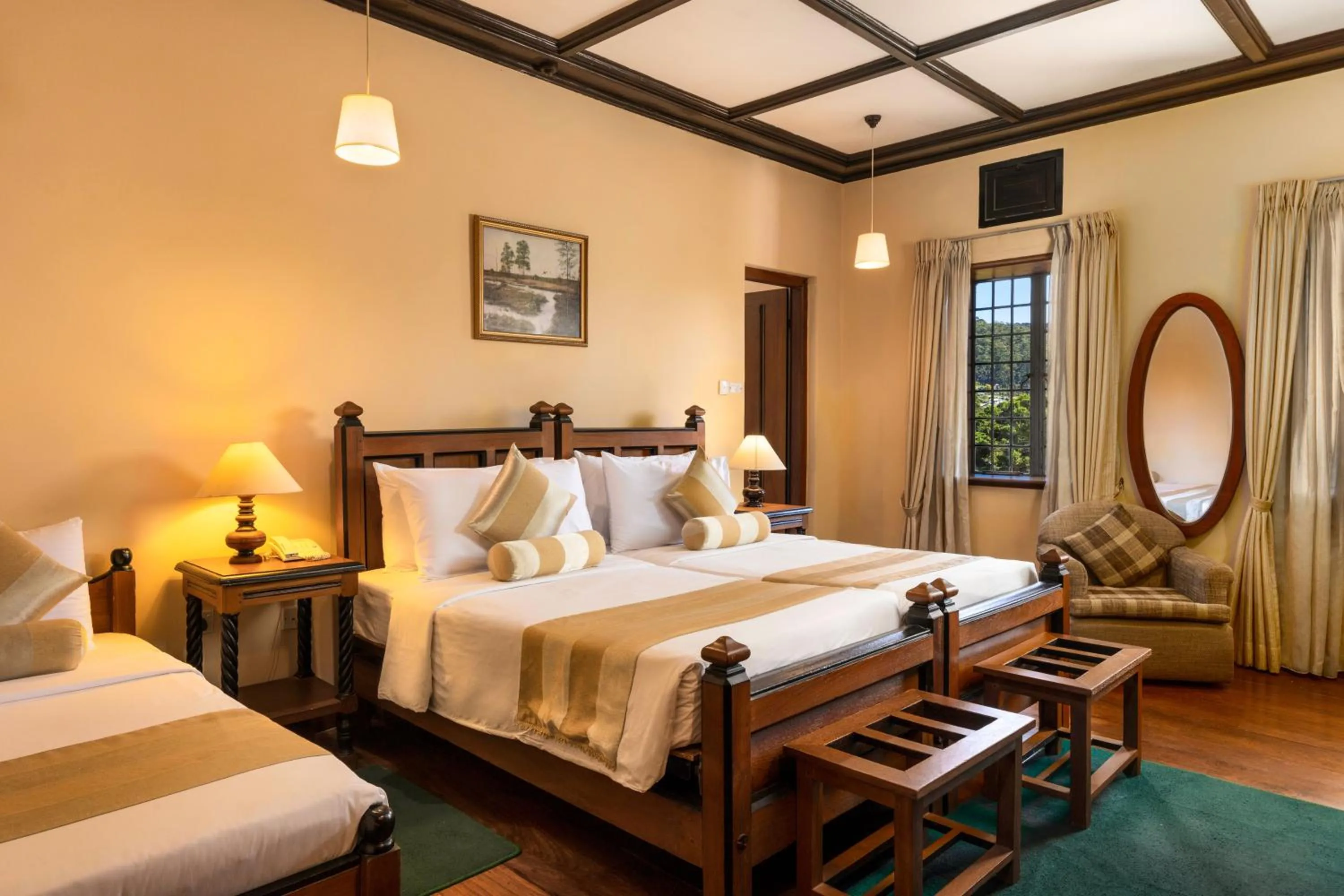 Bedroom, Bed in The Hill Club