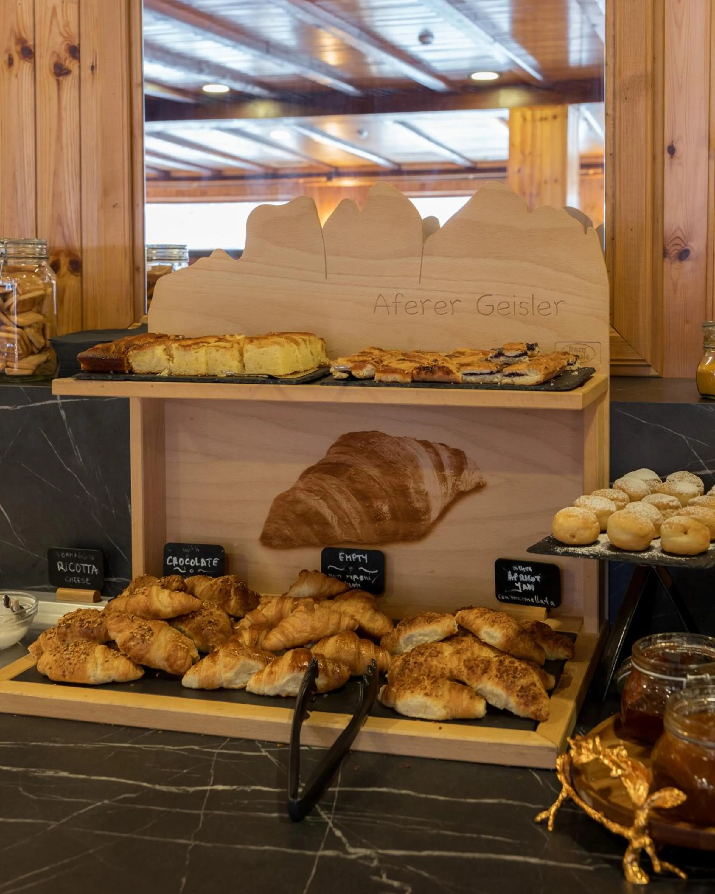 Breakfast in PLOSE Parkhotel & Residence