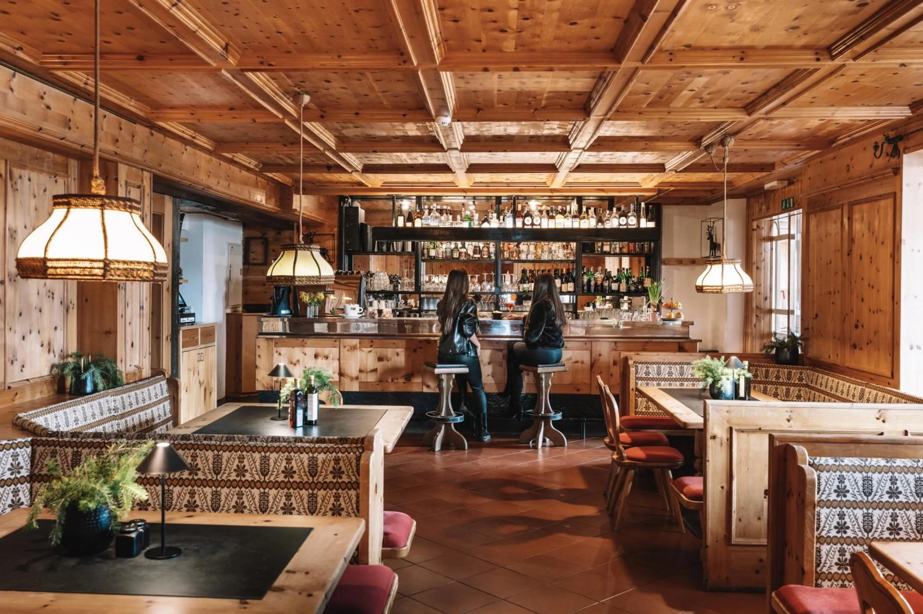 Restaurant/places to eat in PLOSE Parkhotel & Residence