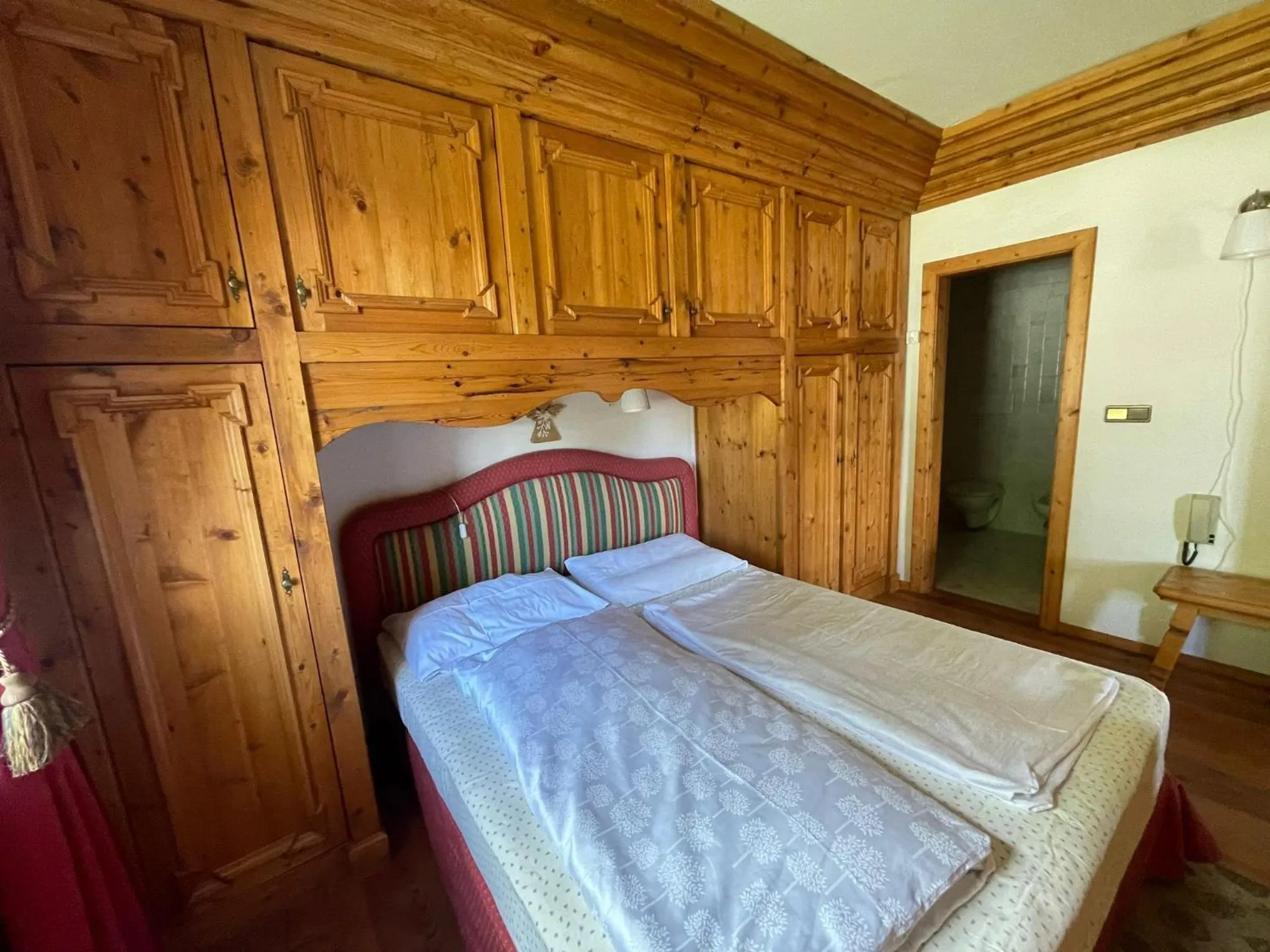 Bedroom, Bed in PLOSE Parkhotel & Residence