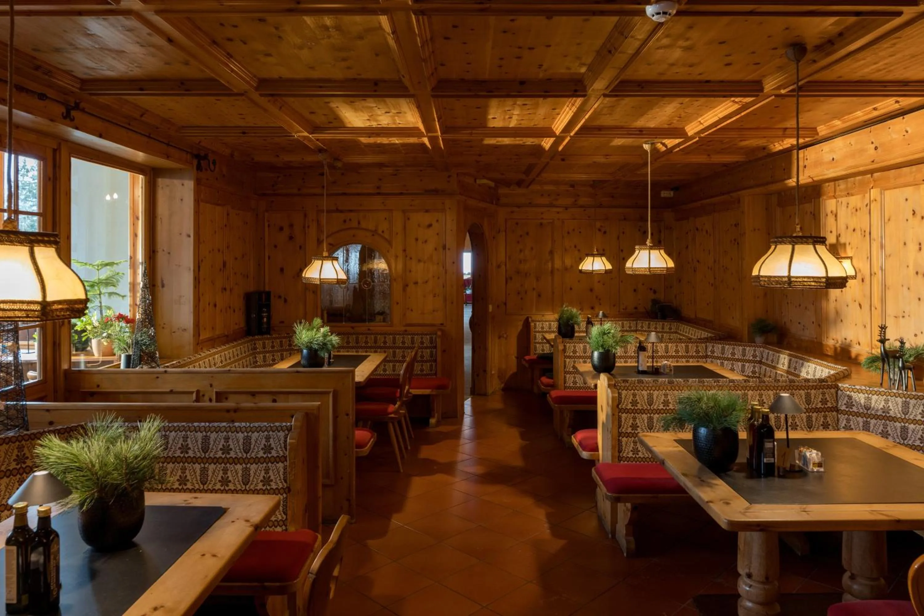 Restaurant/places to eat in PLOSE Parkhotel & Residence