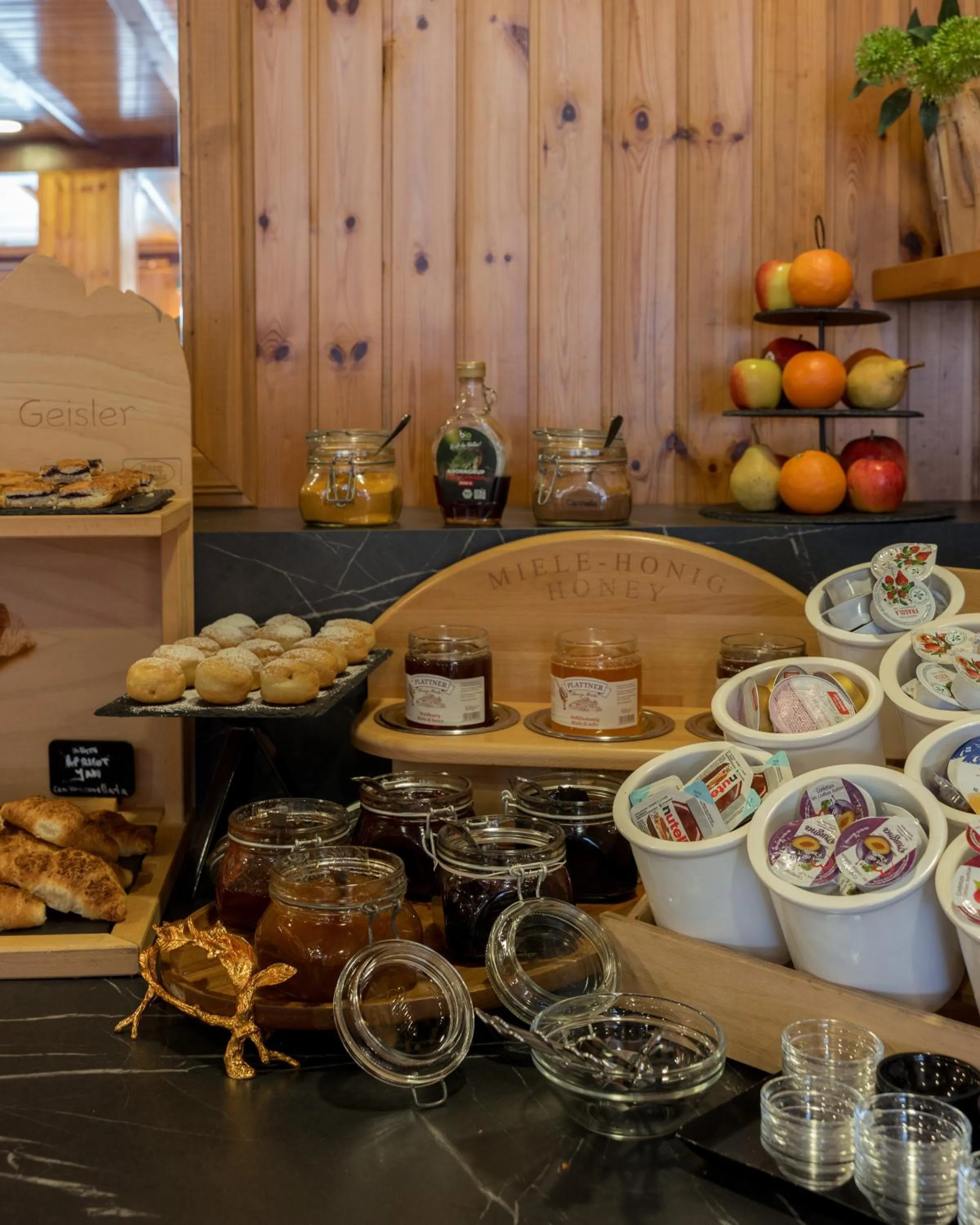 Breakfast in PLOSE Parkhotel & Residence