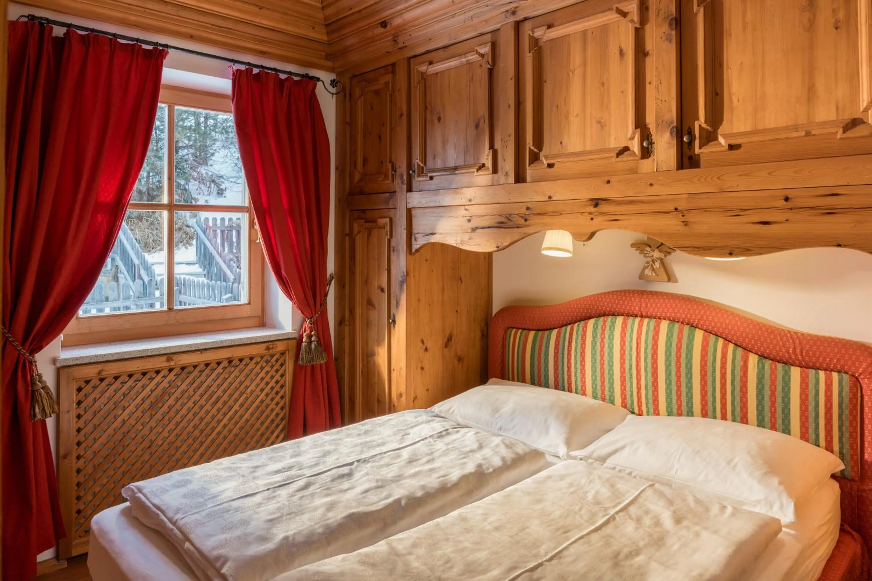 Bed in PLOSE Parkhotel & Residence