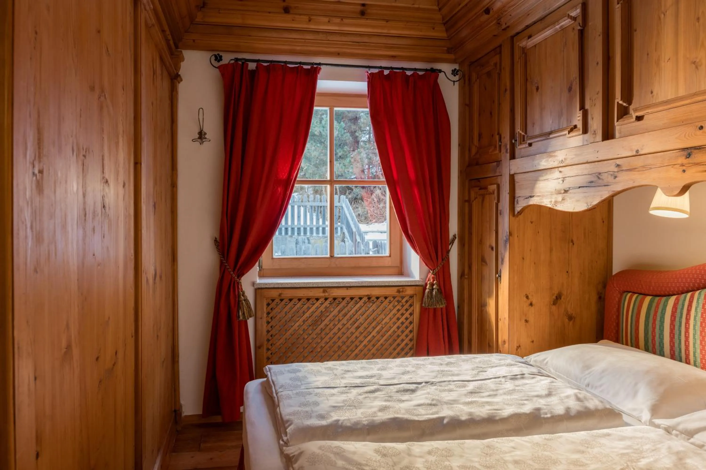 Bed in PLOSE Parkhotel & Residence