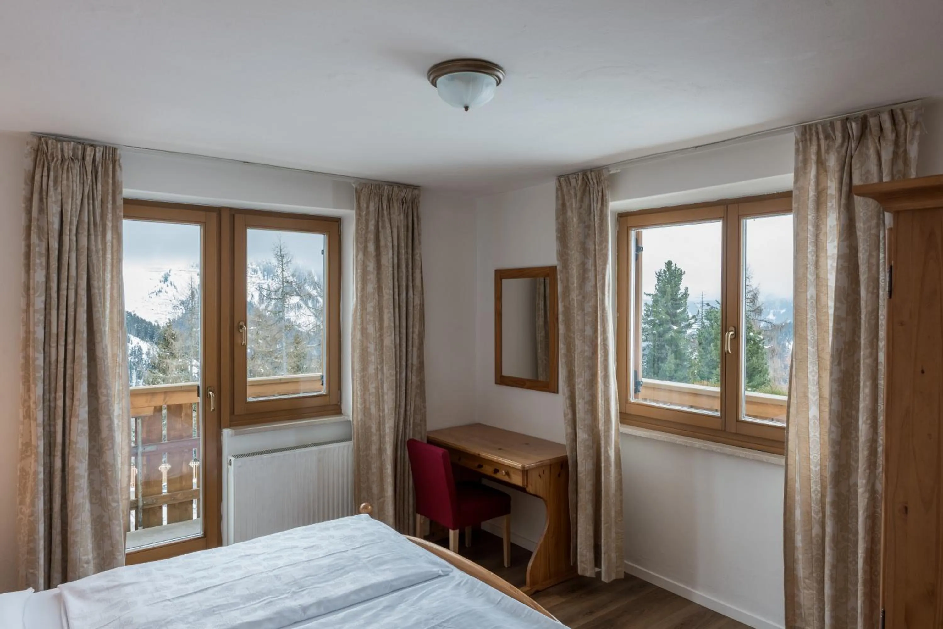 Bed in PLOSE Parkhotel & Residence