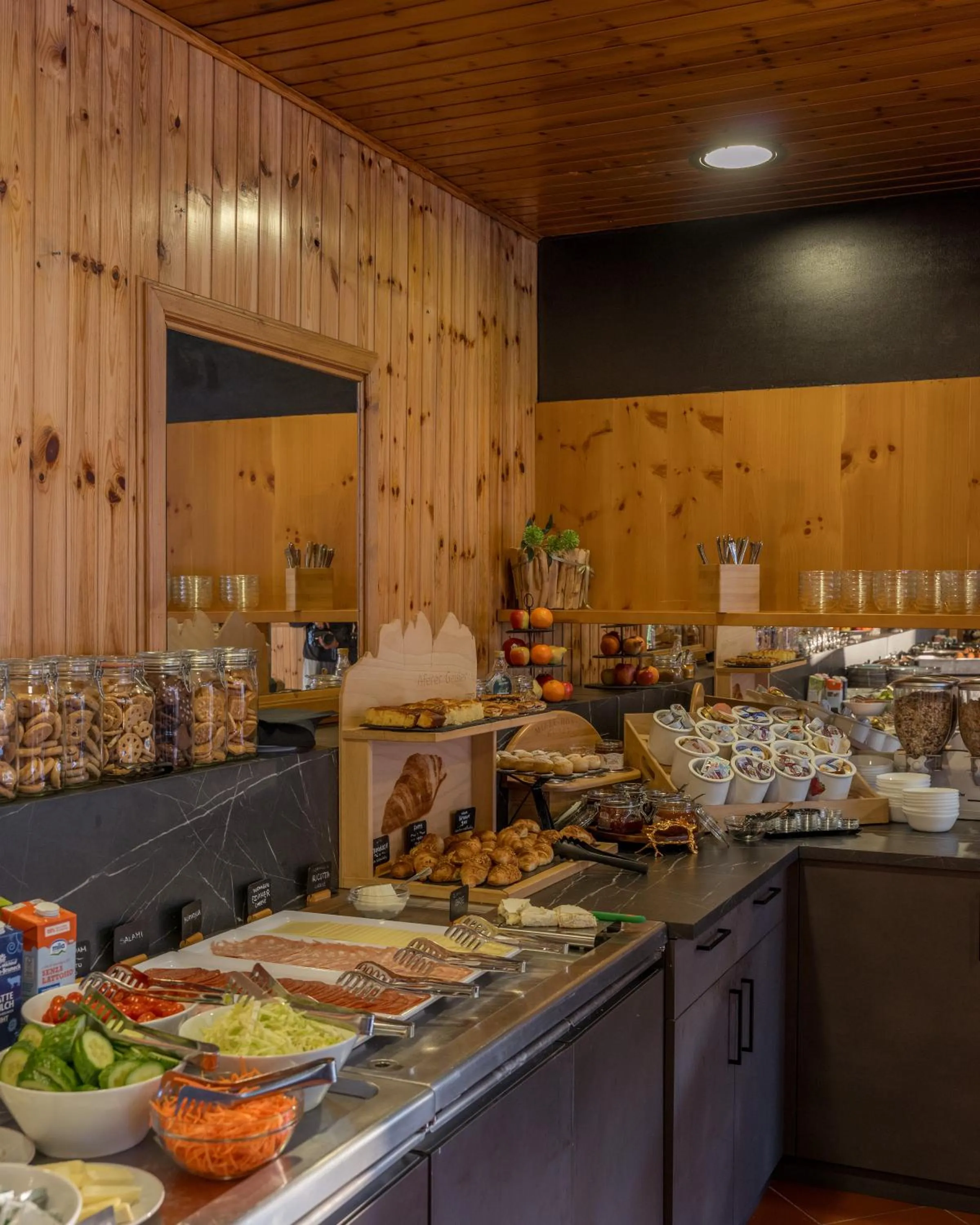 Breakfast in PLOSE Parkhotel & Residence