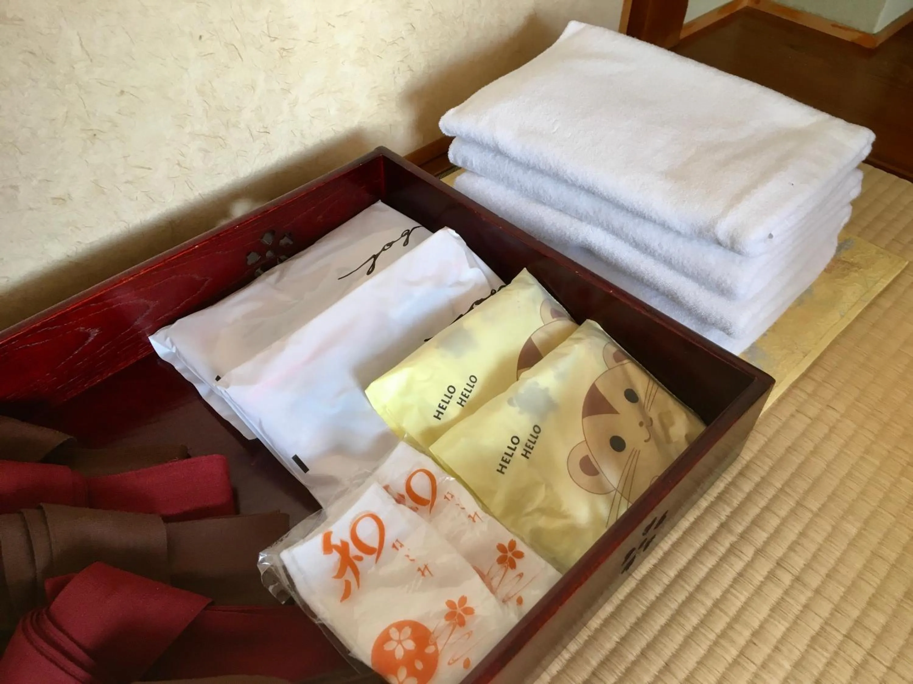 room service, Bed in Hotel Yagi