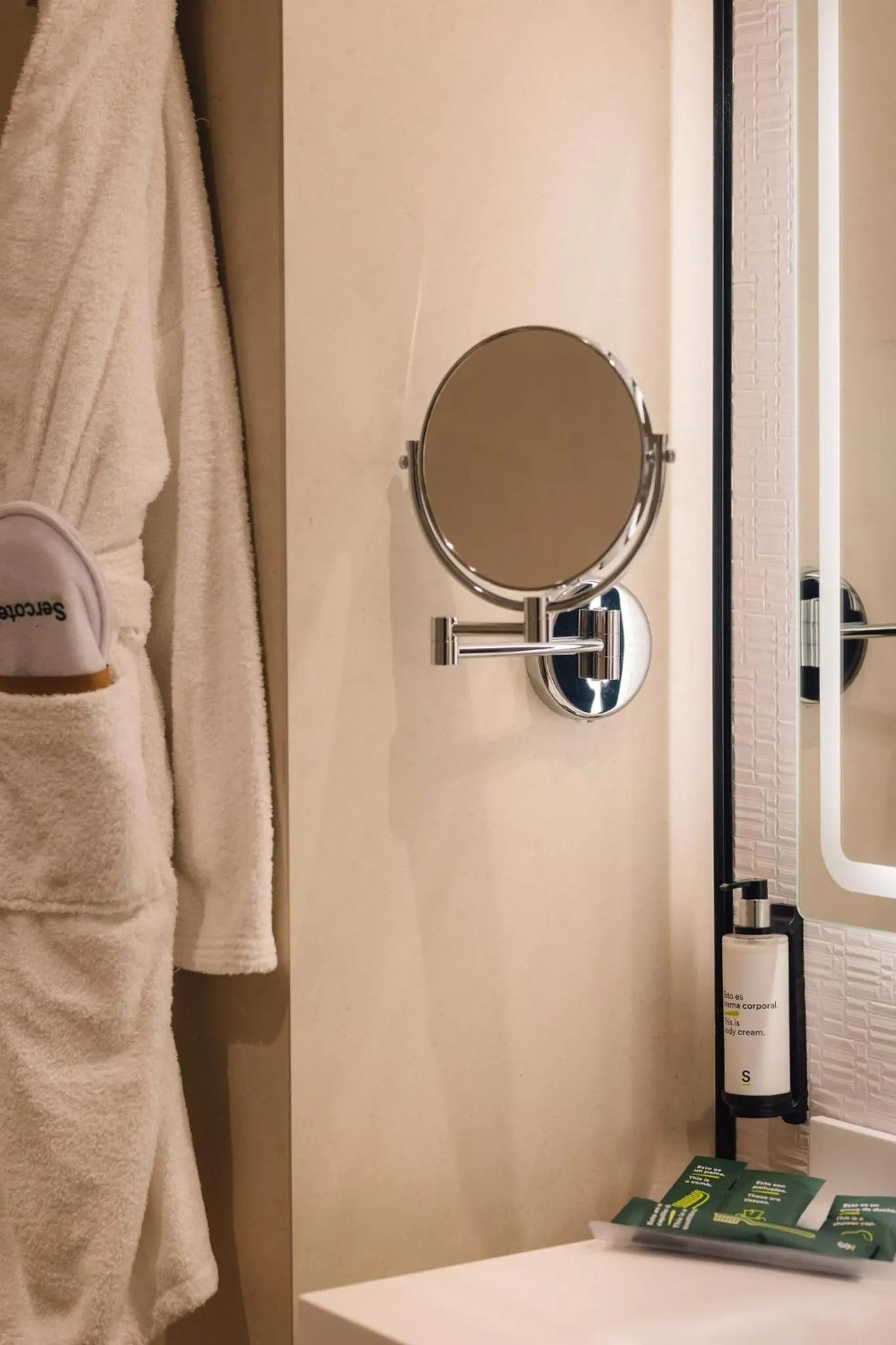 Decorative detail, Bed in Sercotel Amistad Murcia