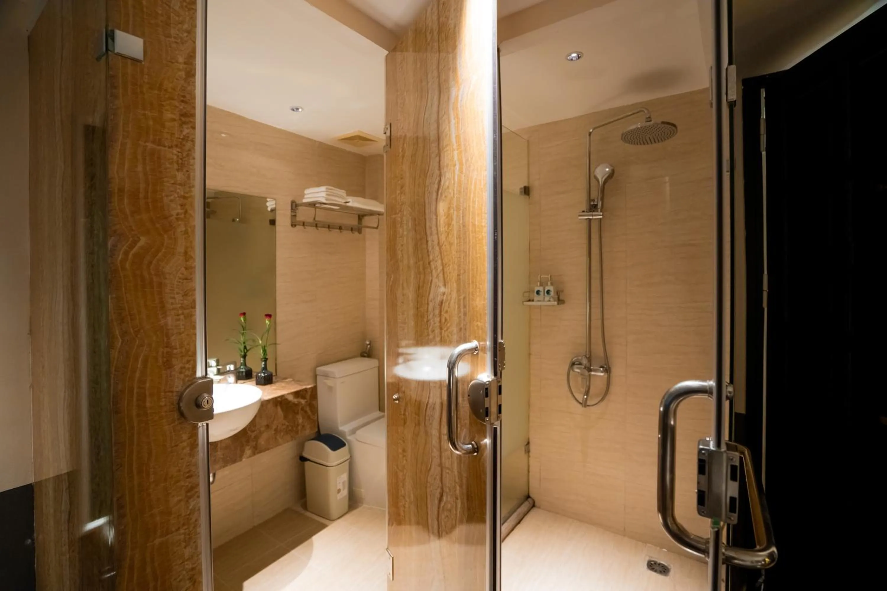 Shower in Hanoi Center Silk Classic Hotel & Travel