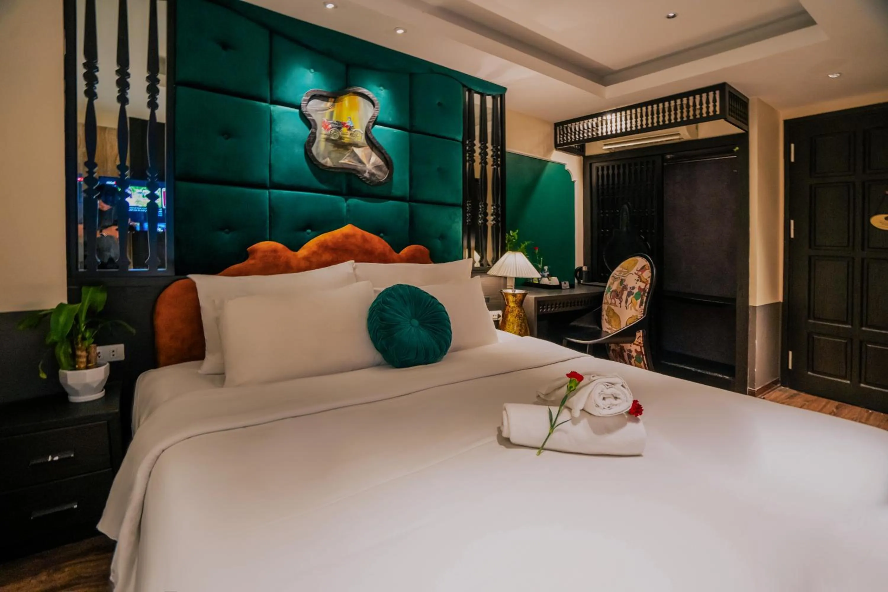 Bed in Hanoi Center Silk Classic Hotel & Travel