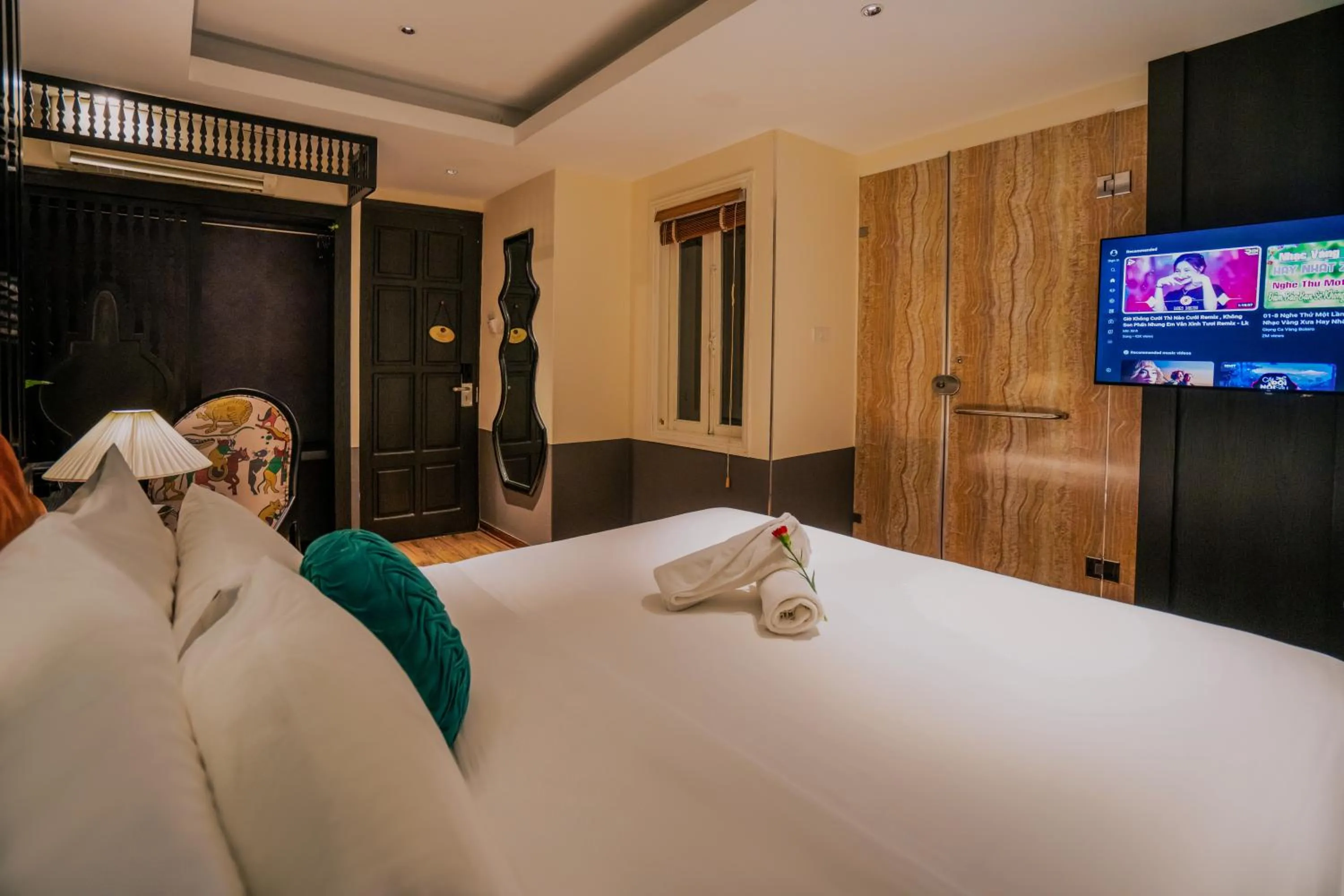 Bed in Hanoi Center Silk Classic Hotel & Travel