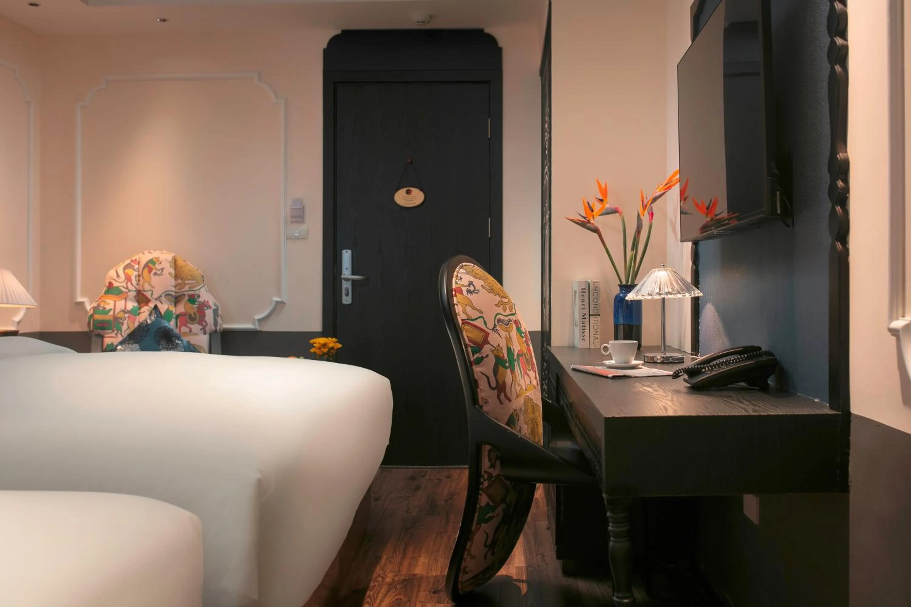 Seating area, Bed in Hanoi Center Silk Classic Hotel & Travel