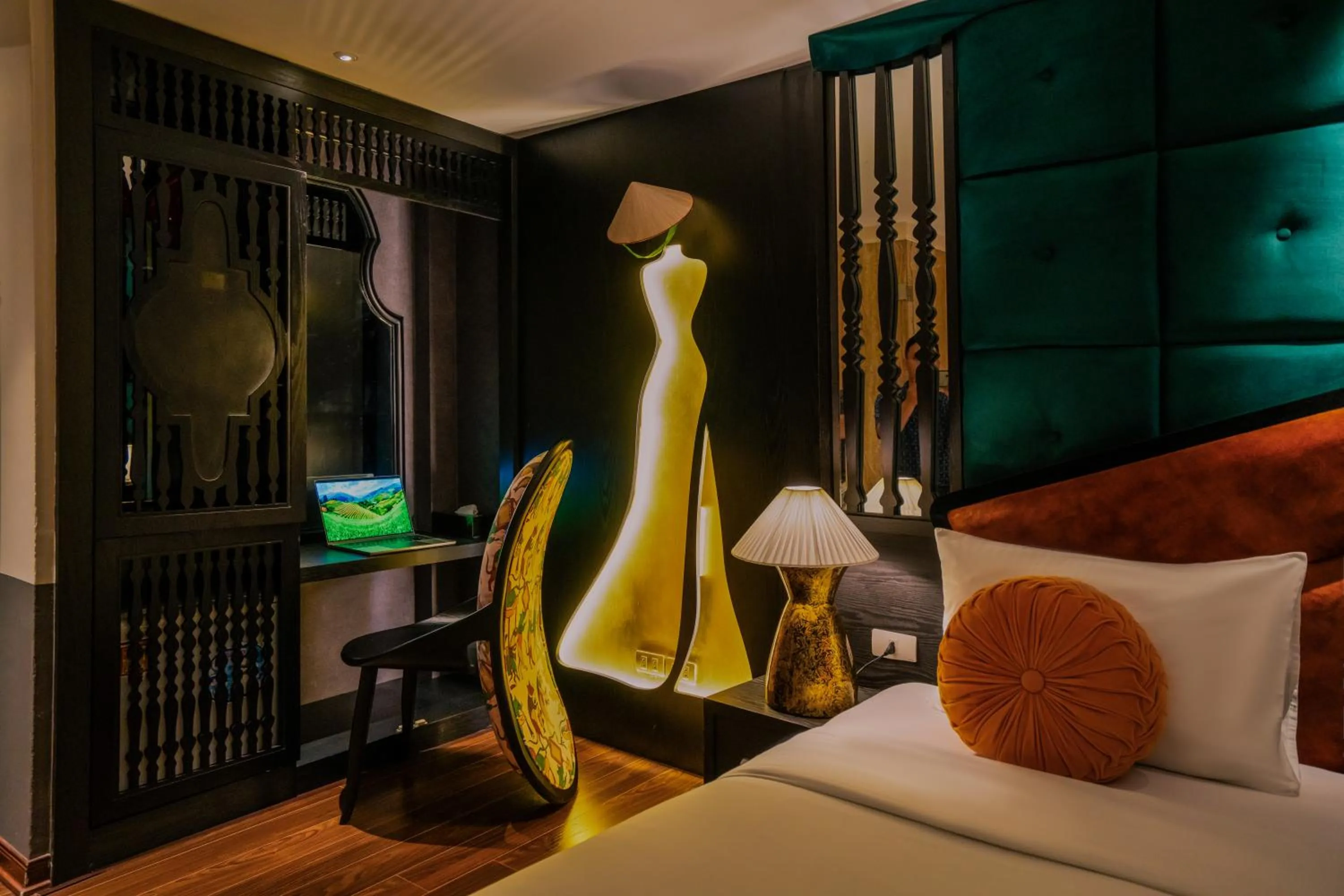 Business facilities, Bed in Hanoi Center Silk Classic Hotel & Travel