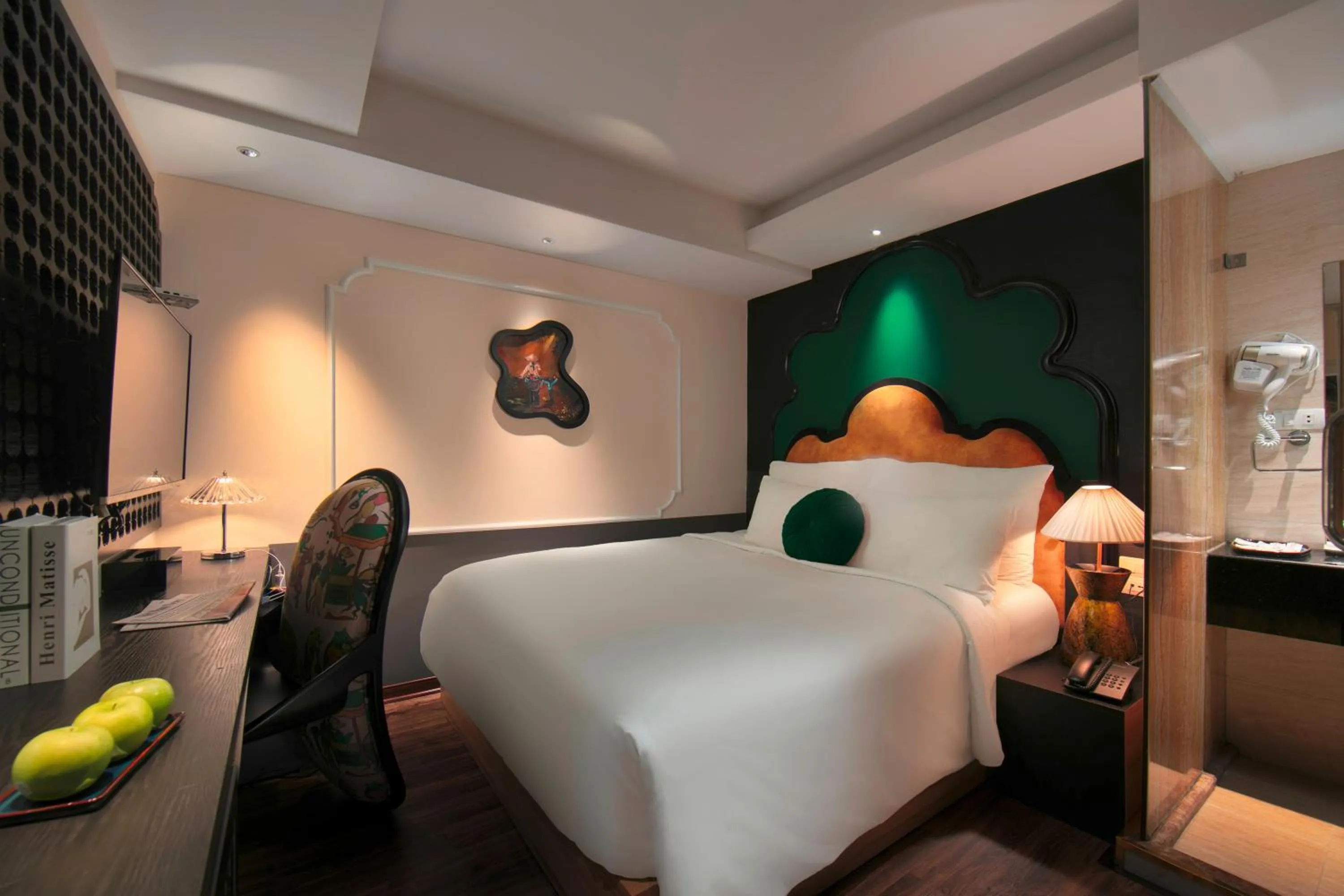 Bed in Hanoi Center Silk Classic Hotel & Travel