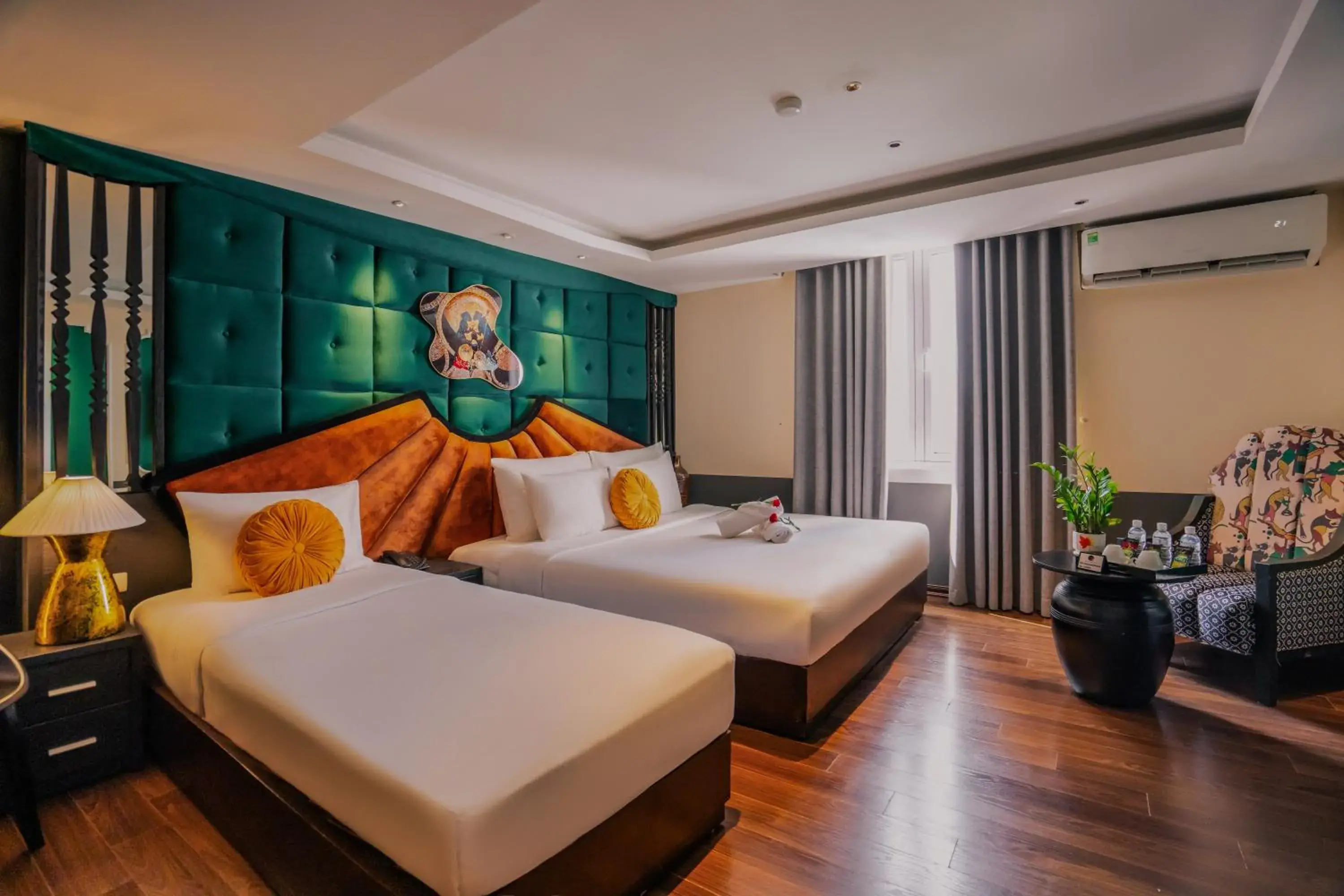 Family Room with Bathroom in Hanoi Center Silk Classic Hotel & Travel Family Room with Bathroom in Hanoi Center Silk Classic Hotel & Travel