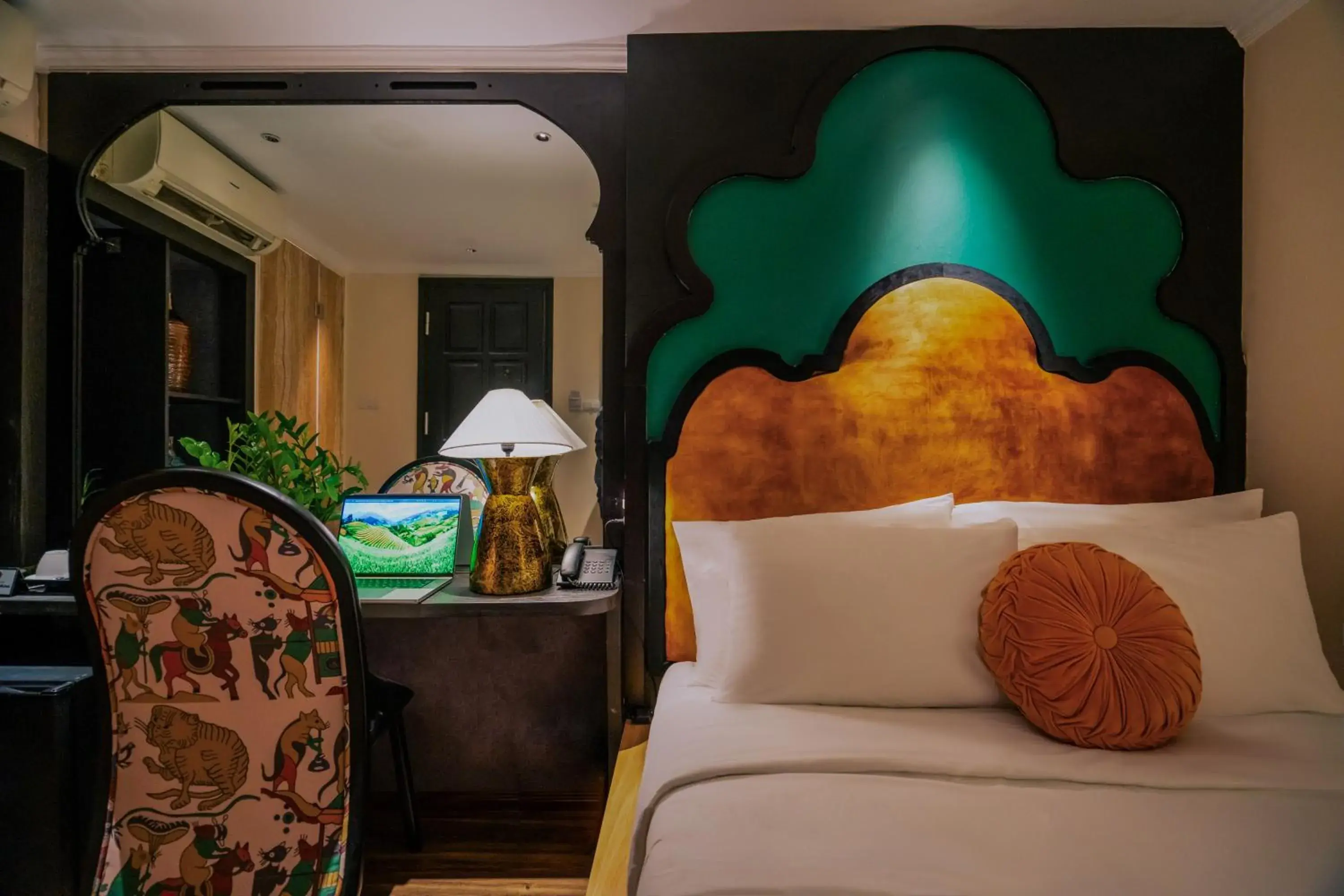 Deluxe Double or Twin Room in Hanoi Center Silk Classic Hotel & Travel Deluxe Double or Twin Room in Hanoi Center Silk Classic Hotel & Travel