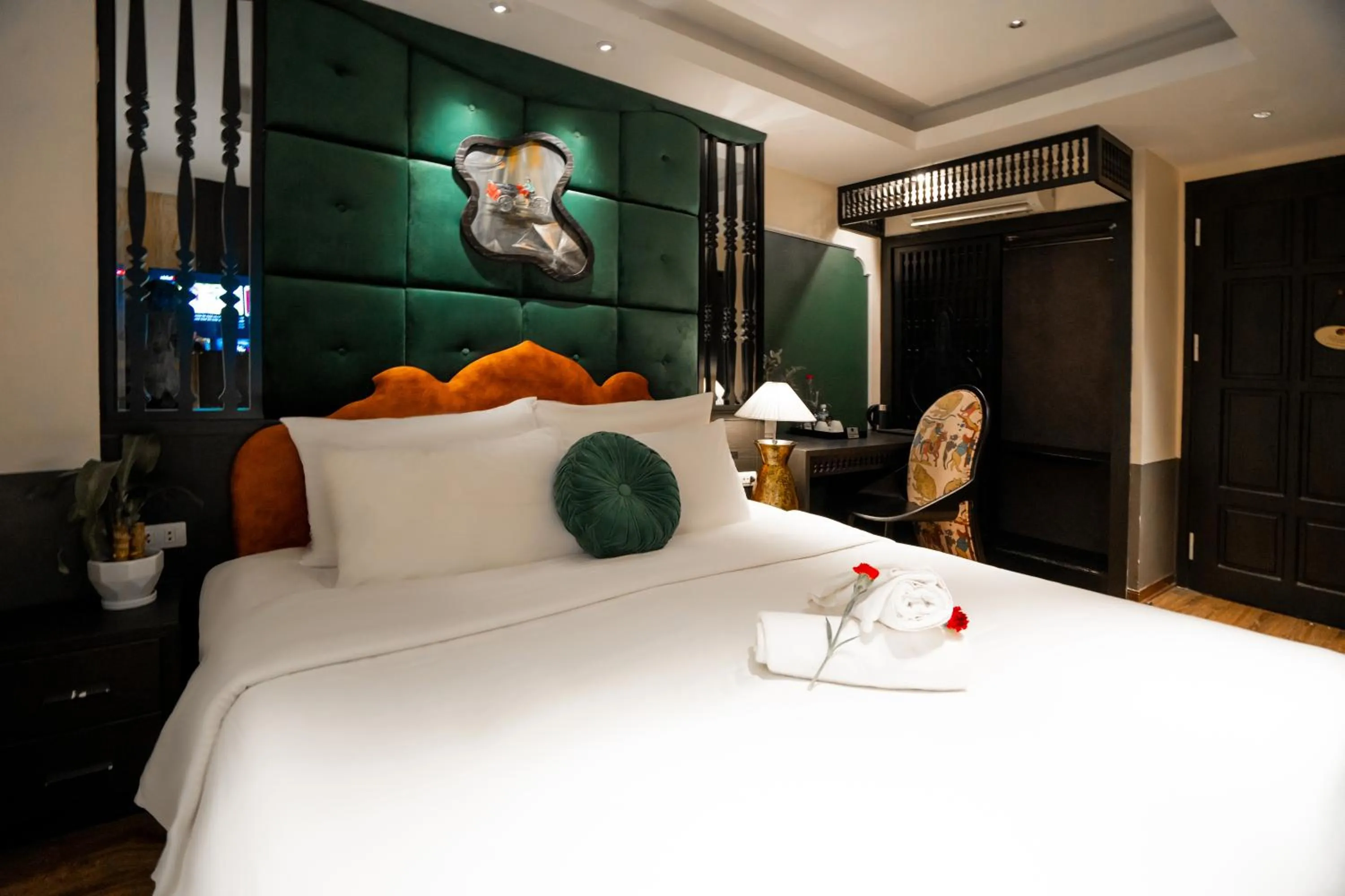 Bed in Hanoi Center Silk Classic Hotel & Travel