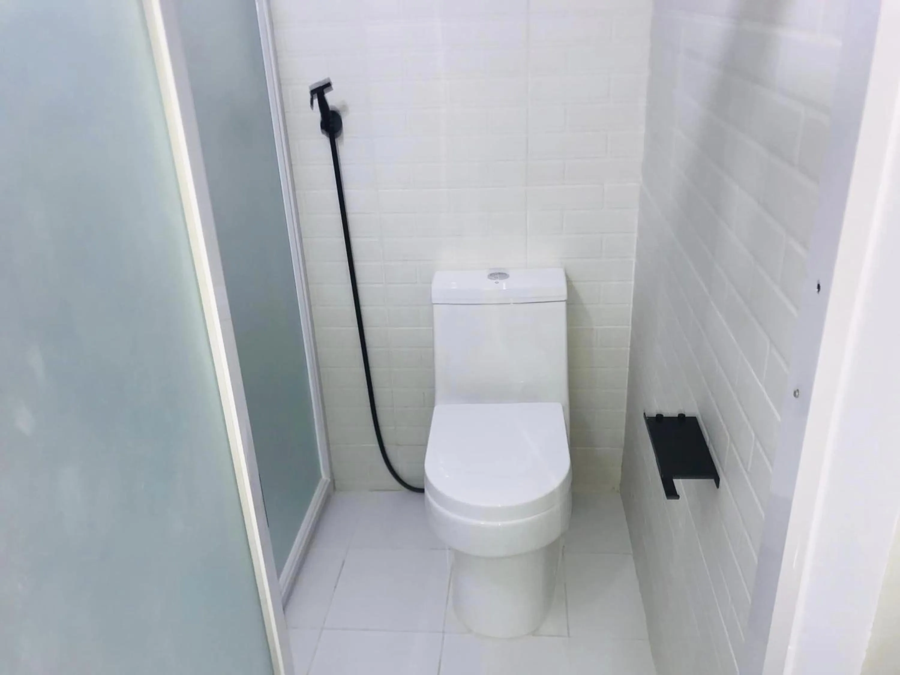 Toilet in Angels Bed and Breakfast Sipalay City by RedDoorz
