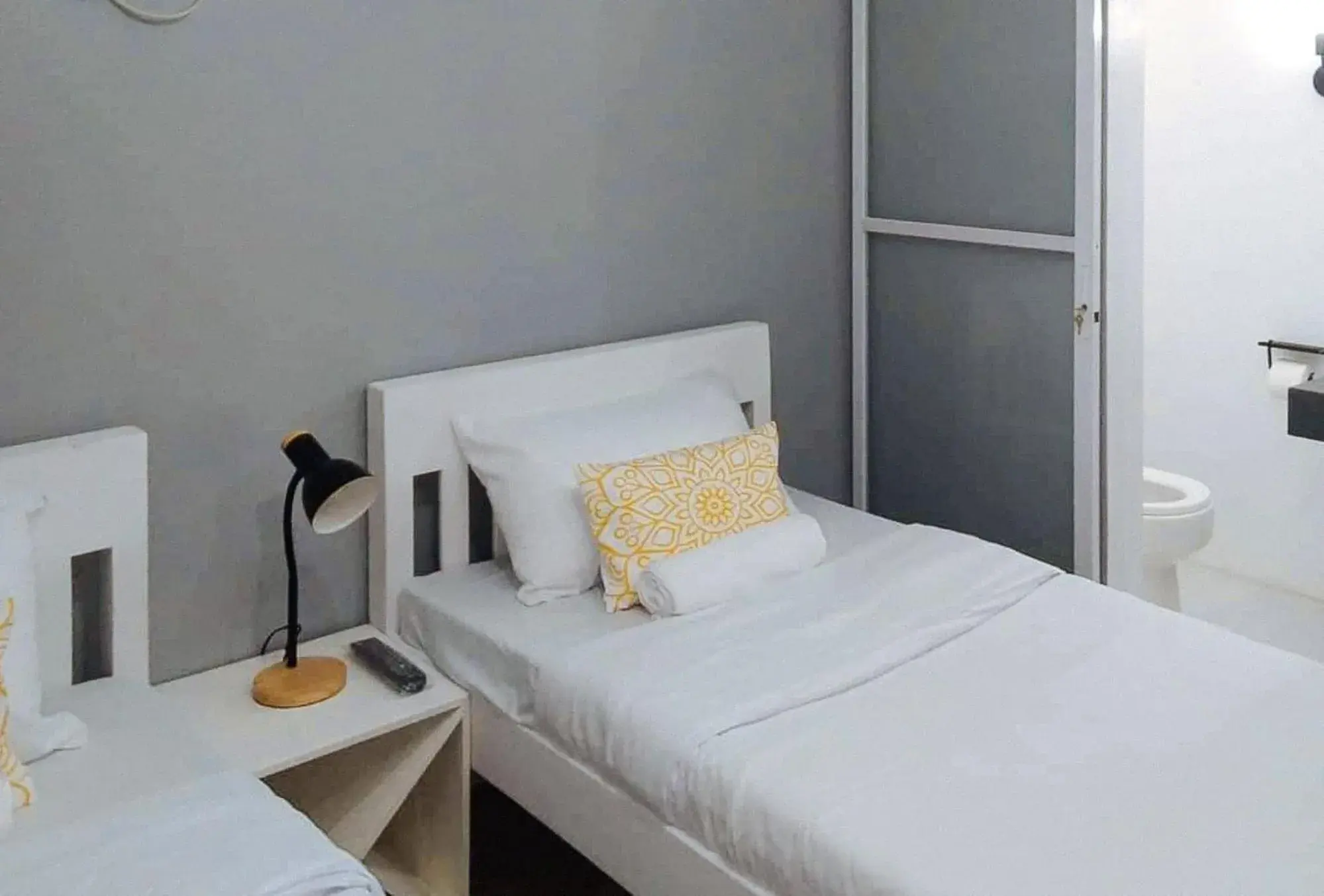 Twin Room in Angels Bed and Breakfast Sipalay City by RedDoorz Twin Room in Angels Bed and Breakfast Sipalay City by RedDoorz